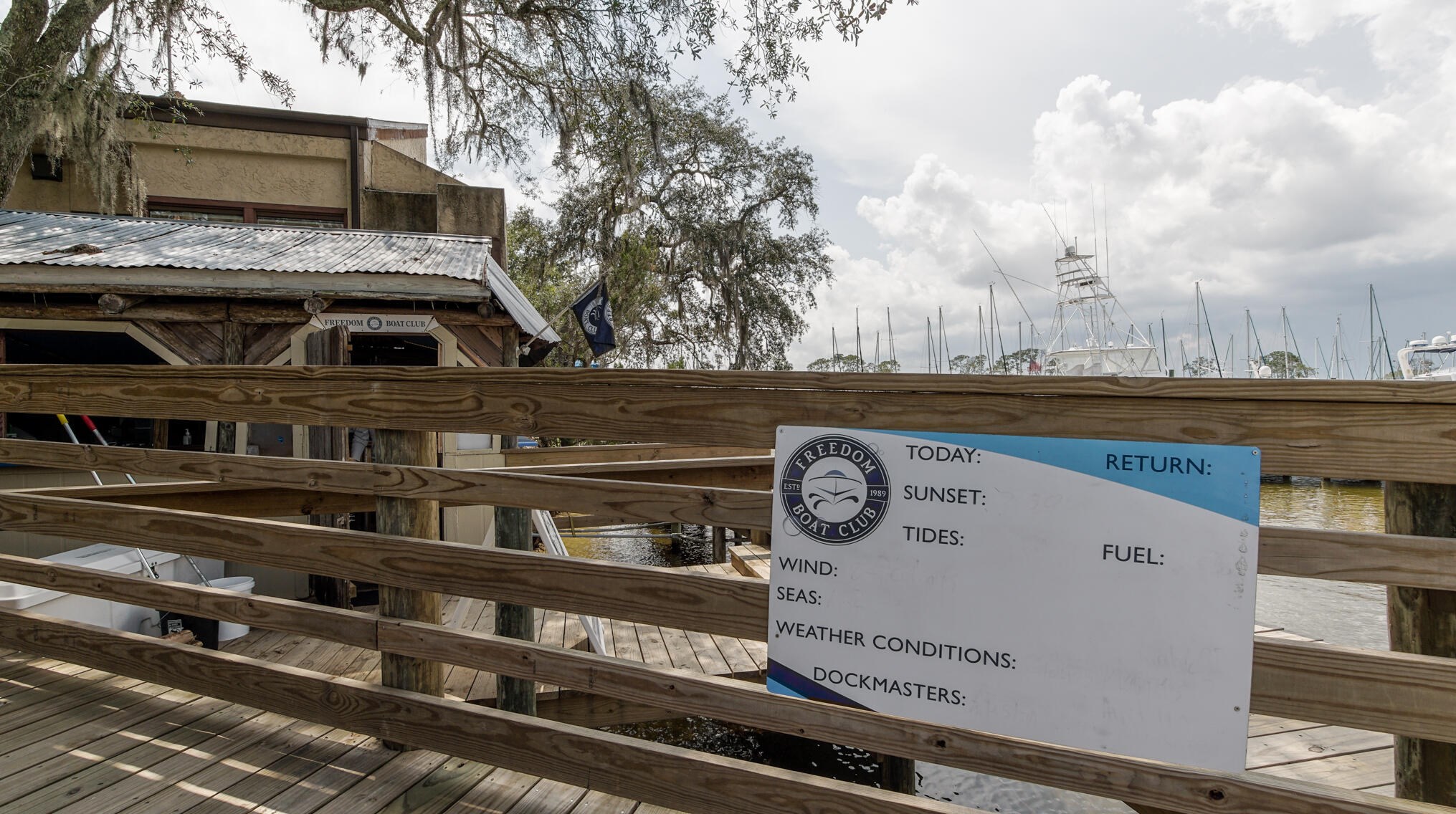 87 Marina Cove Dr, Niceville FL  32578-4425 exterior