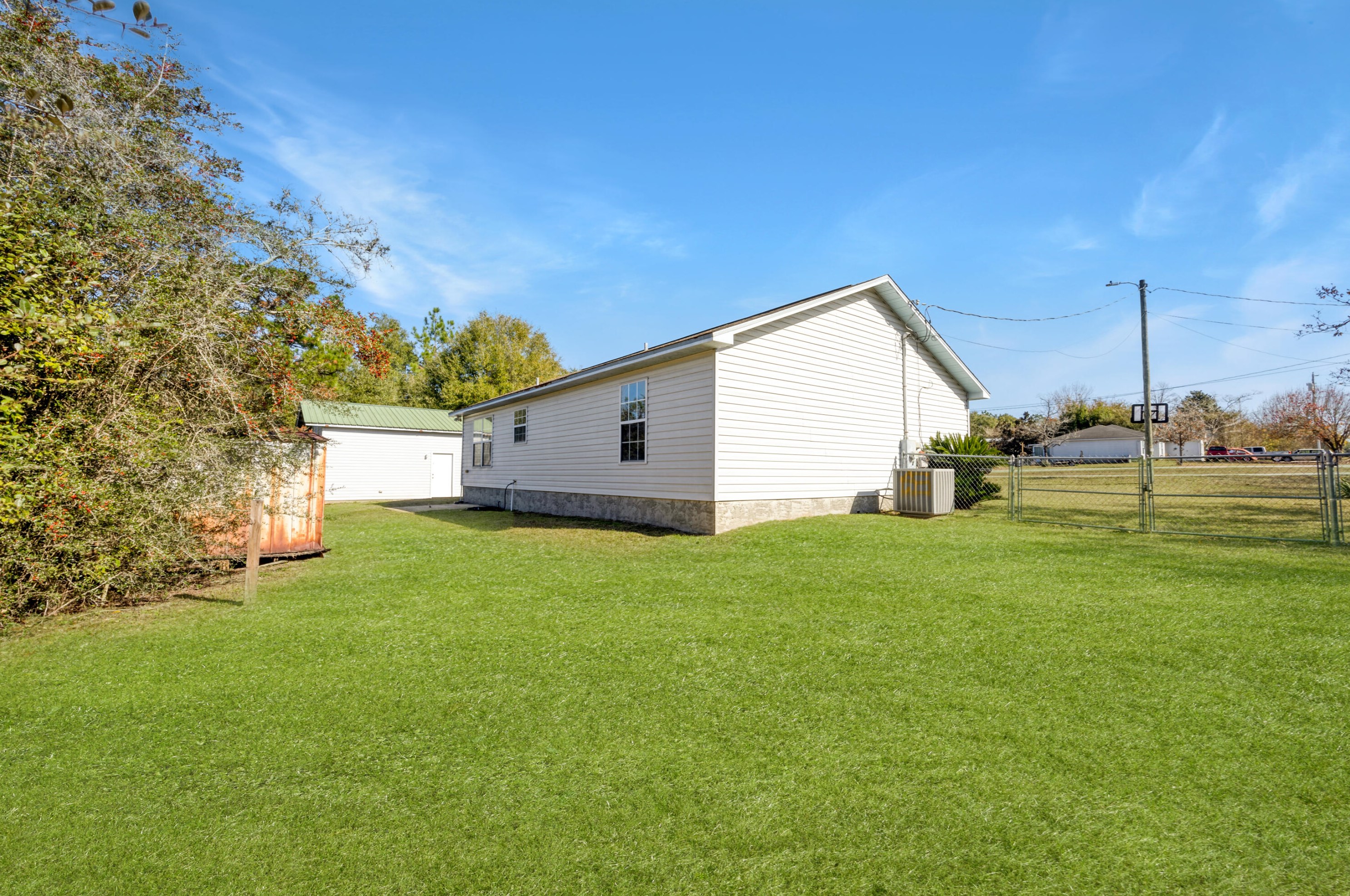 3318 Colonial Ct, Crestview FL  32539-8628 exterior