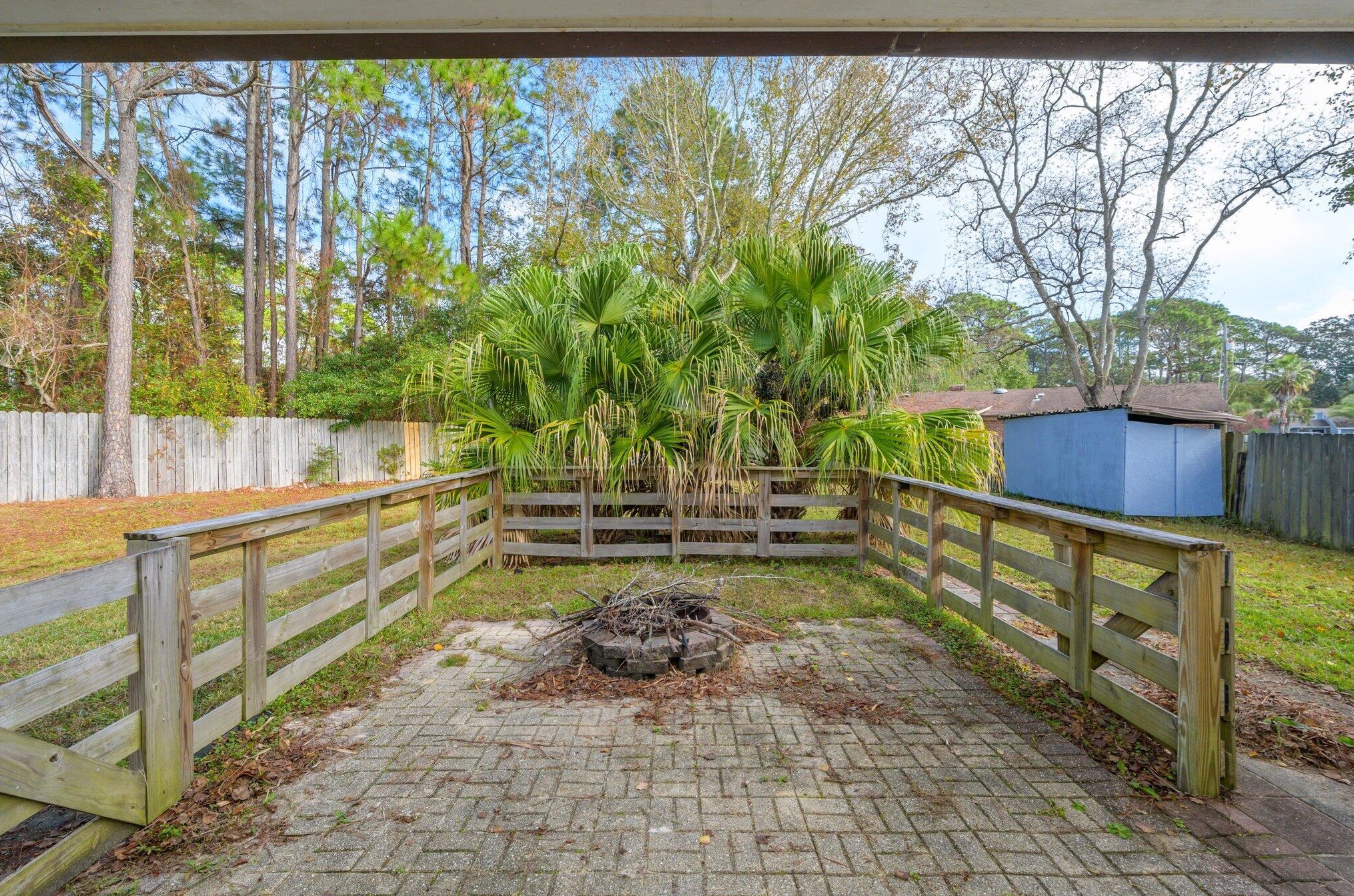 300 Woodland Park Cir, Mary Esther FL  32569-1572 exterior