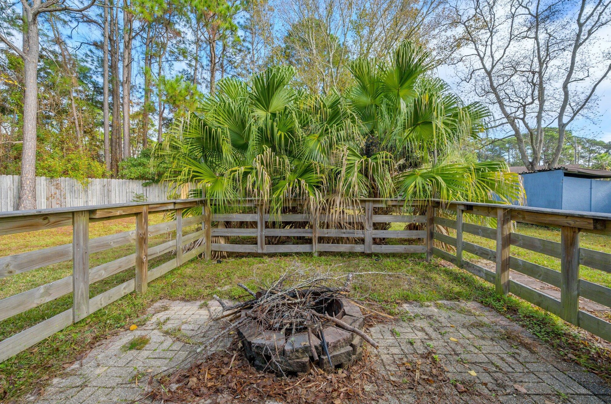 300 Woodland Park Cir, Mary Esther FL  32569-1572 exterior