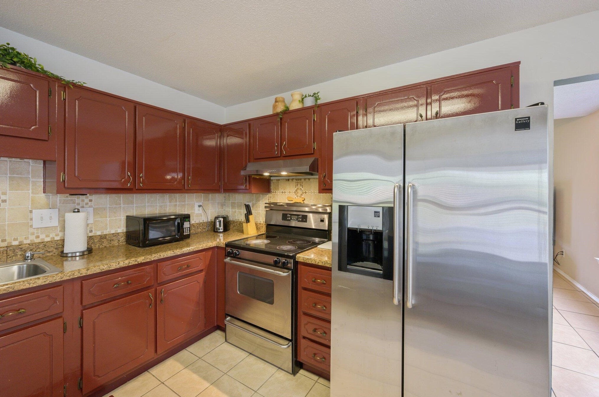 300 Woodland Park Cir, Mary Esther FL  32569-1572 exterior