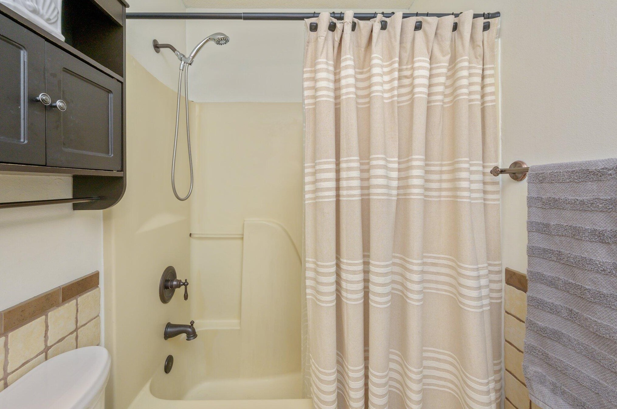 300 Woodland Park Cir, Mary Esther FL  32569-1572 exterior