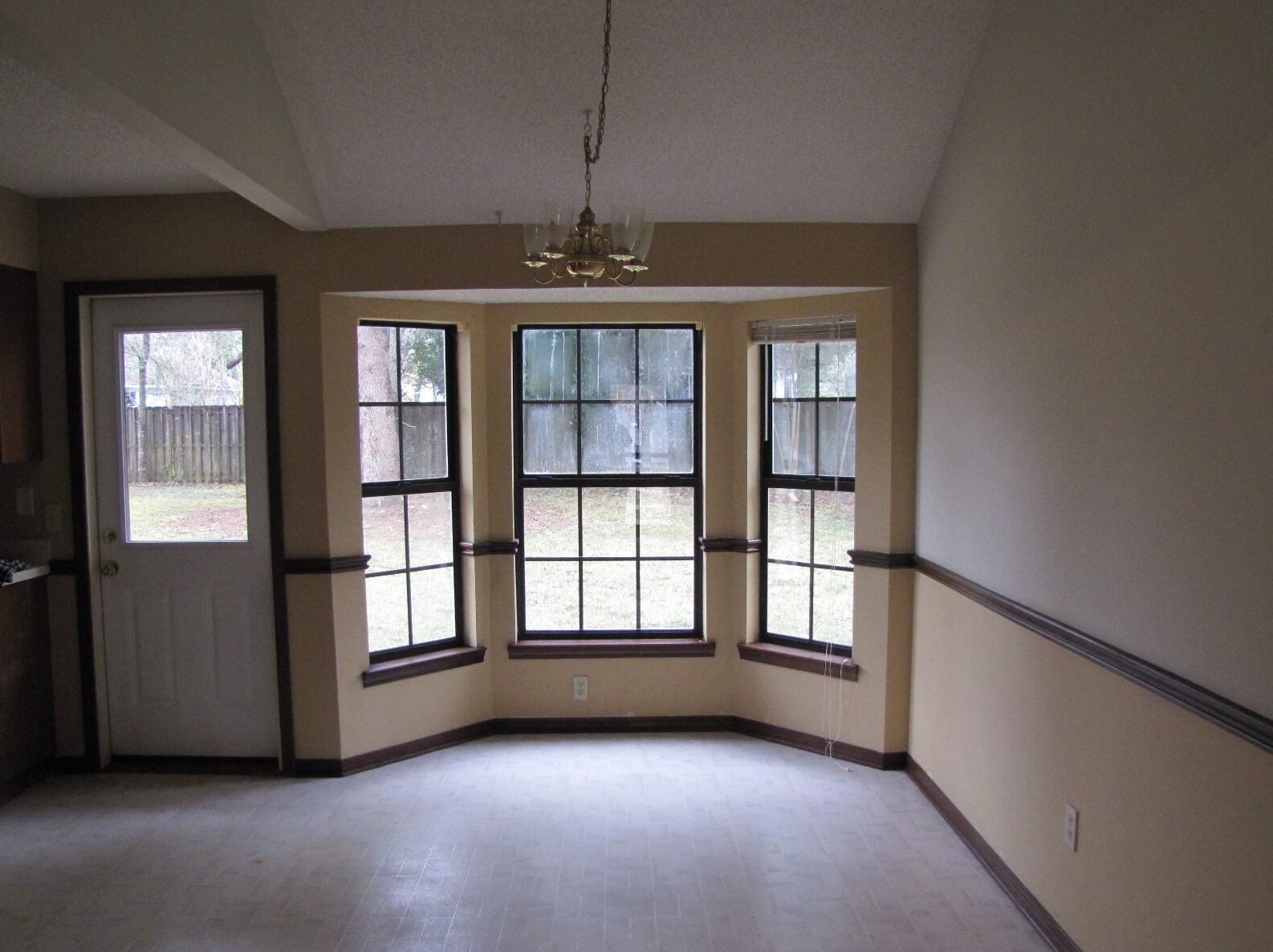 404 Juniper Dr, Crestview FL  32536-9223 exterior