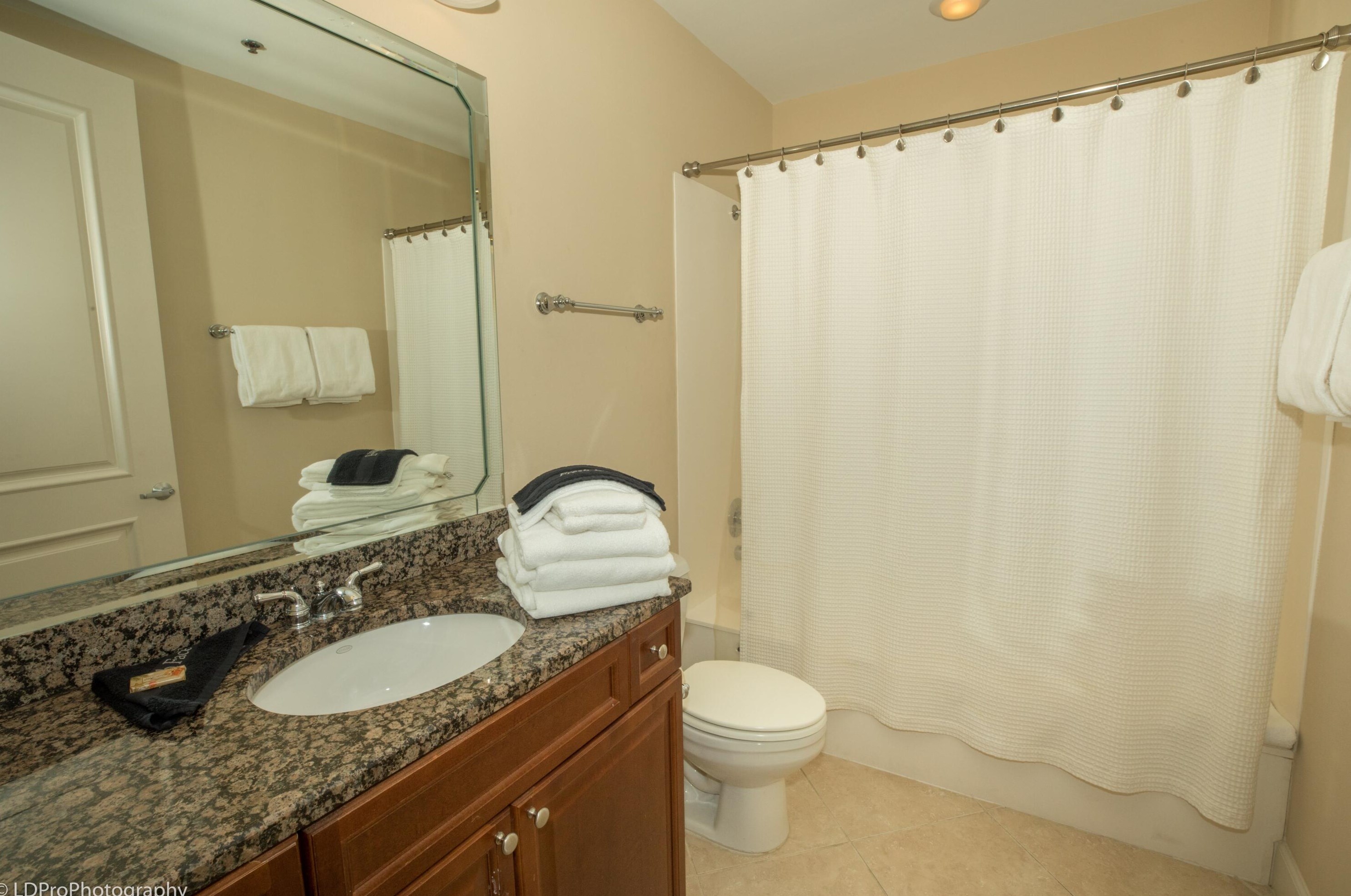 725 Gulf Shore Dr, Destin FL 32541-3220 exterior