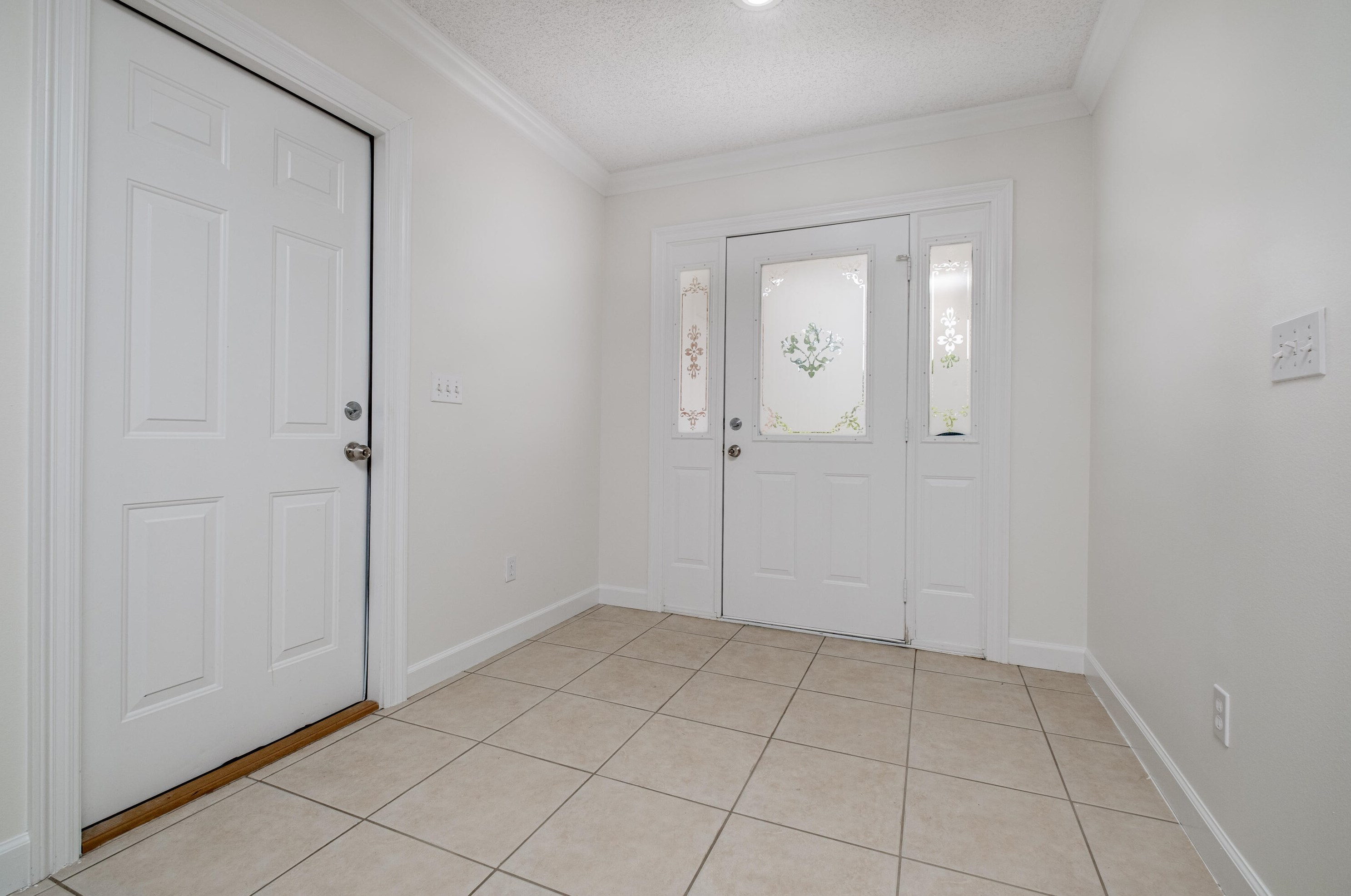 98 Point Comfort Rd, Mary Esther FL  32569-2096 exterior