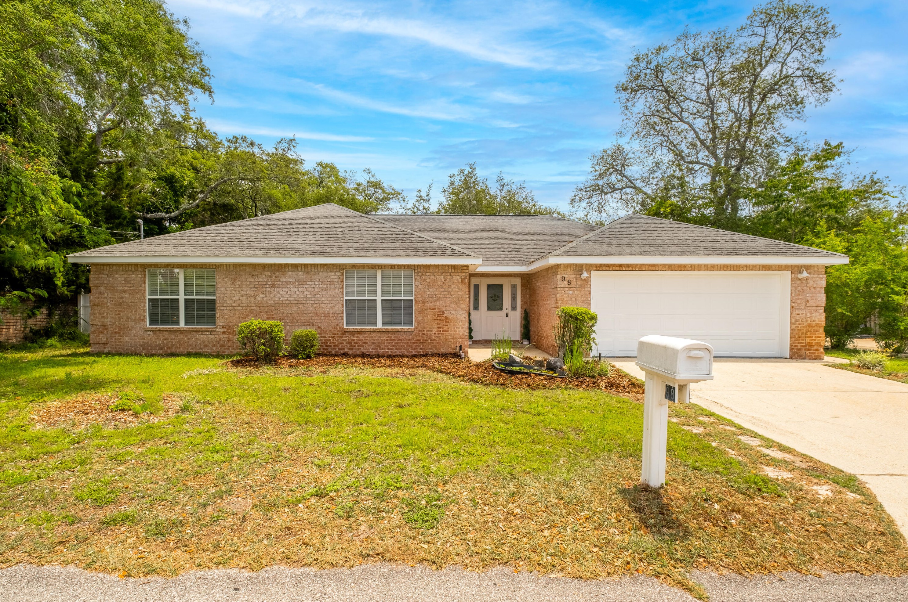 98 Point Comfort Rd, Mary Esther FL  32569-2096 exterior