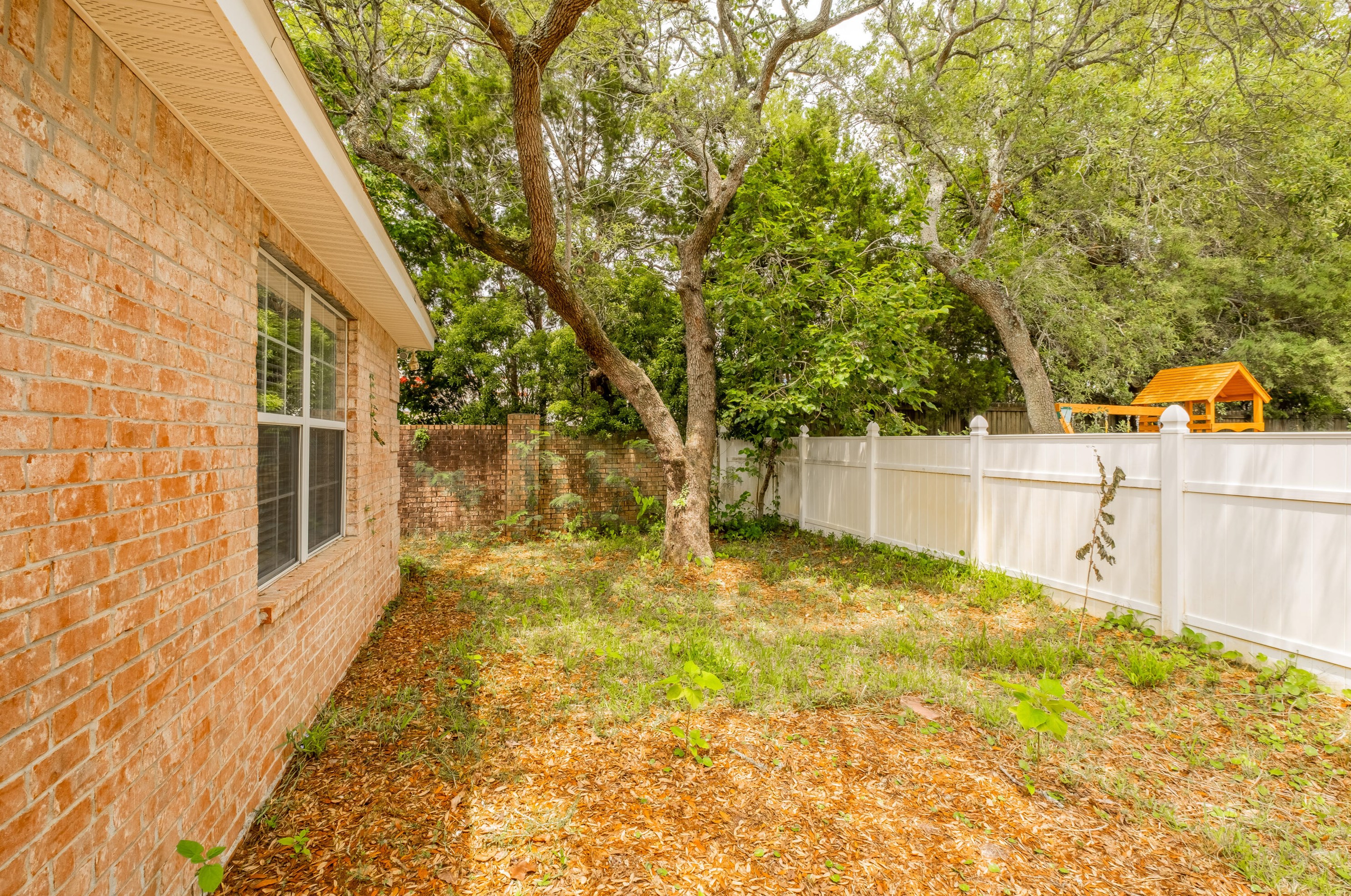 98 Point Comfort Rd, Mary Esther FL  32569-2096 exterior