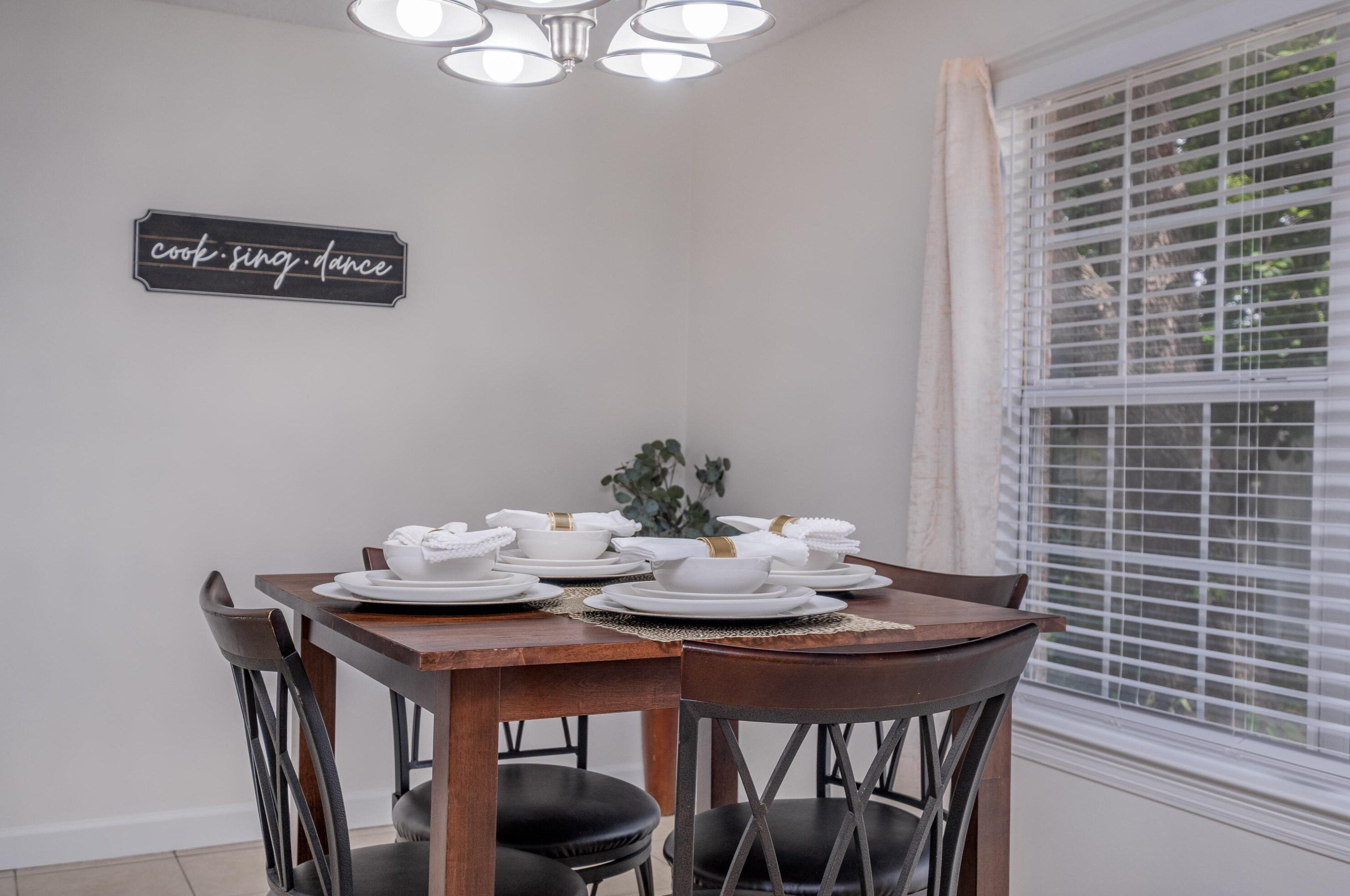 98 Point Comfort Rd, Mary Esther FL  32569-2096 exterior