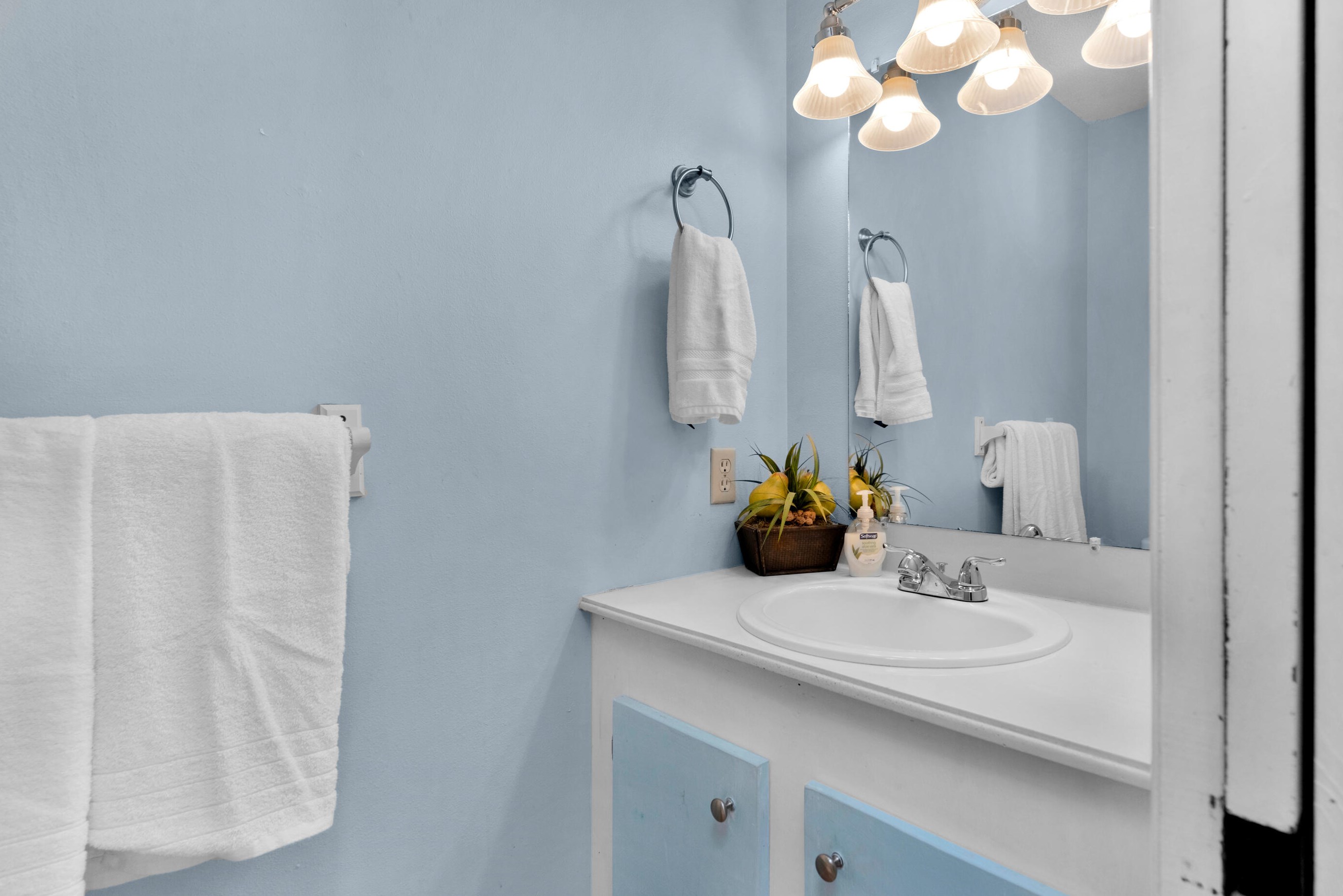 498 Sara Ave, Mary Esther FL  32569-2353 exterior