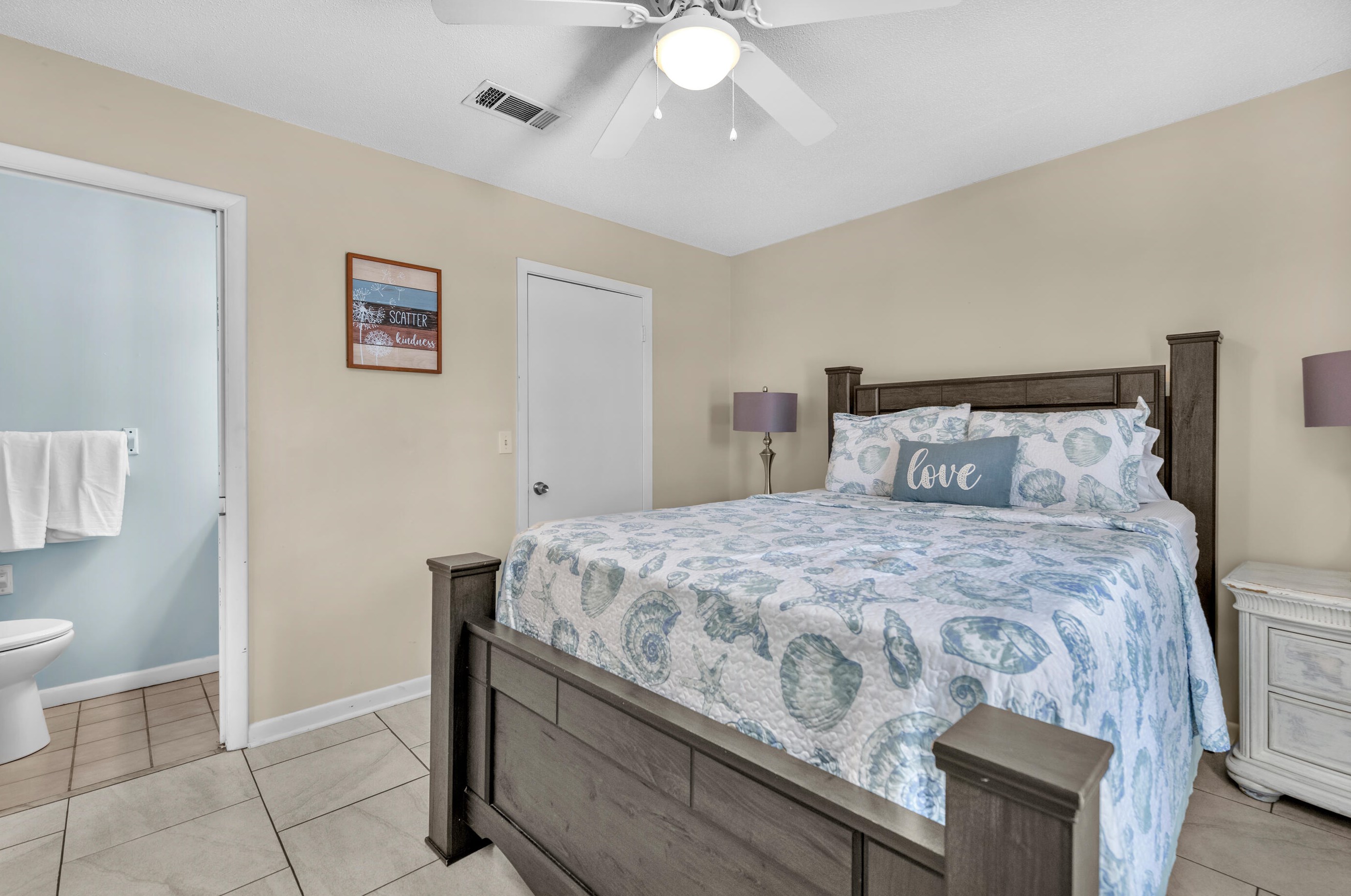 498 Sara Ave, Mary Esther FL  32569-2353 exterior