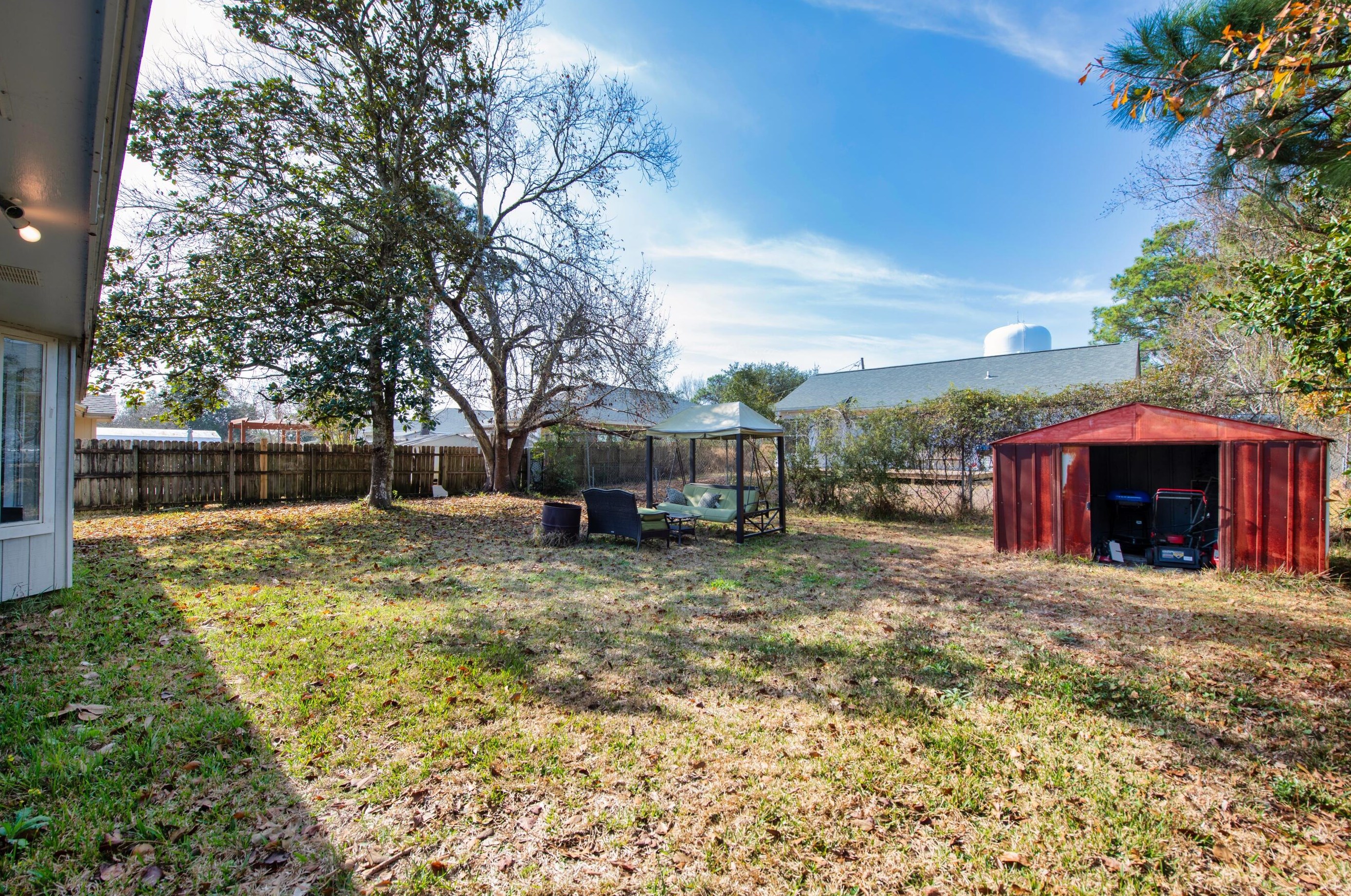 498 Sara Ave, Mary Esther FL  32569-2353 exterior