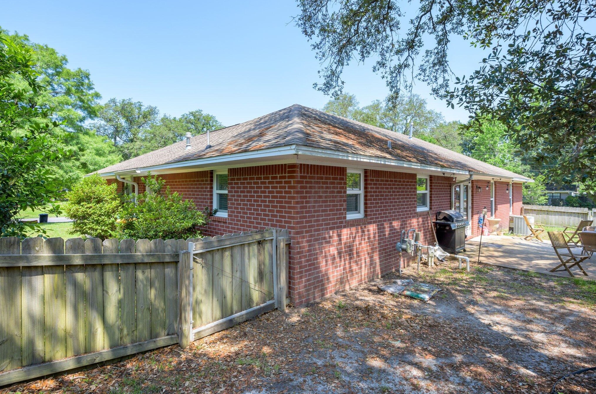 220 Pilgrim Ave, Fort Walton Beach FL  32547-3217 exterior