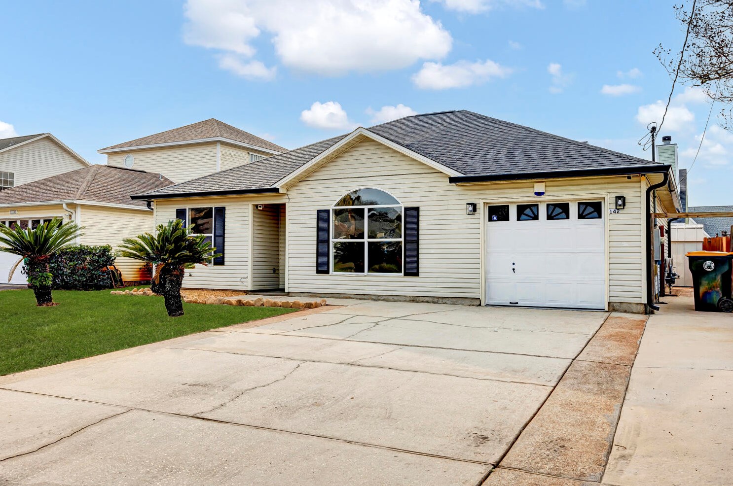 142 Beach Dr, Fort Walton Beach FL  32547-2467 exterior