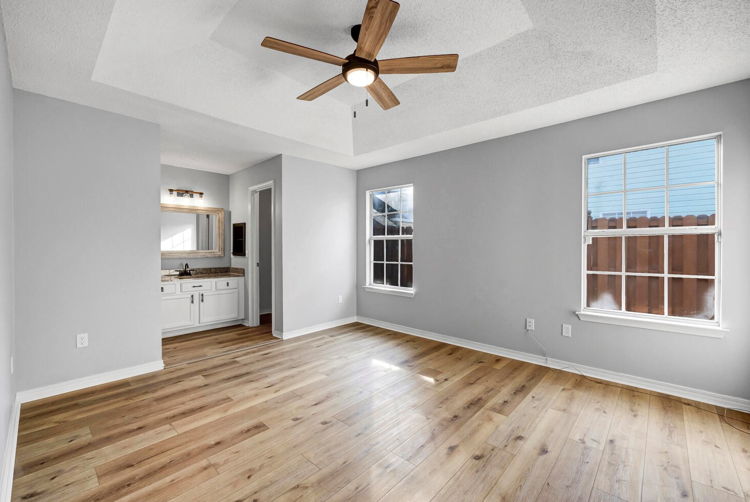 142 Beach Dr, Fort Walton Beach FL  32547-2467 exterior