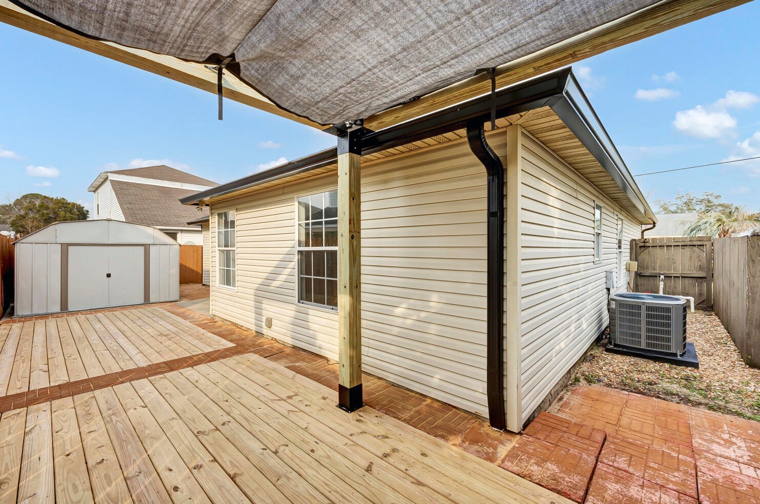 142 Beach Dr, Fort Walton Beach FL  32547-2467 exterior