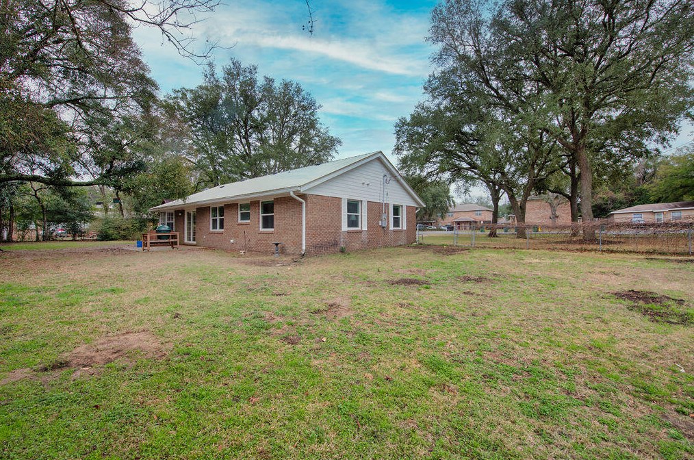 835 Palm Blvd, Niceville FL  32578-1256 exterior