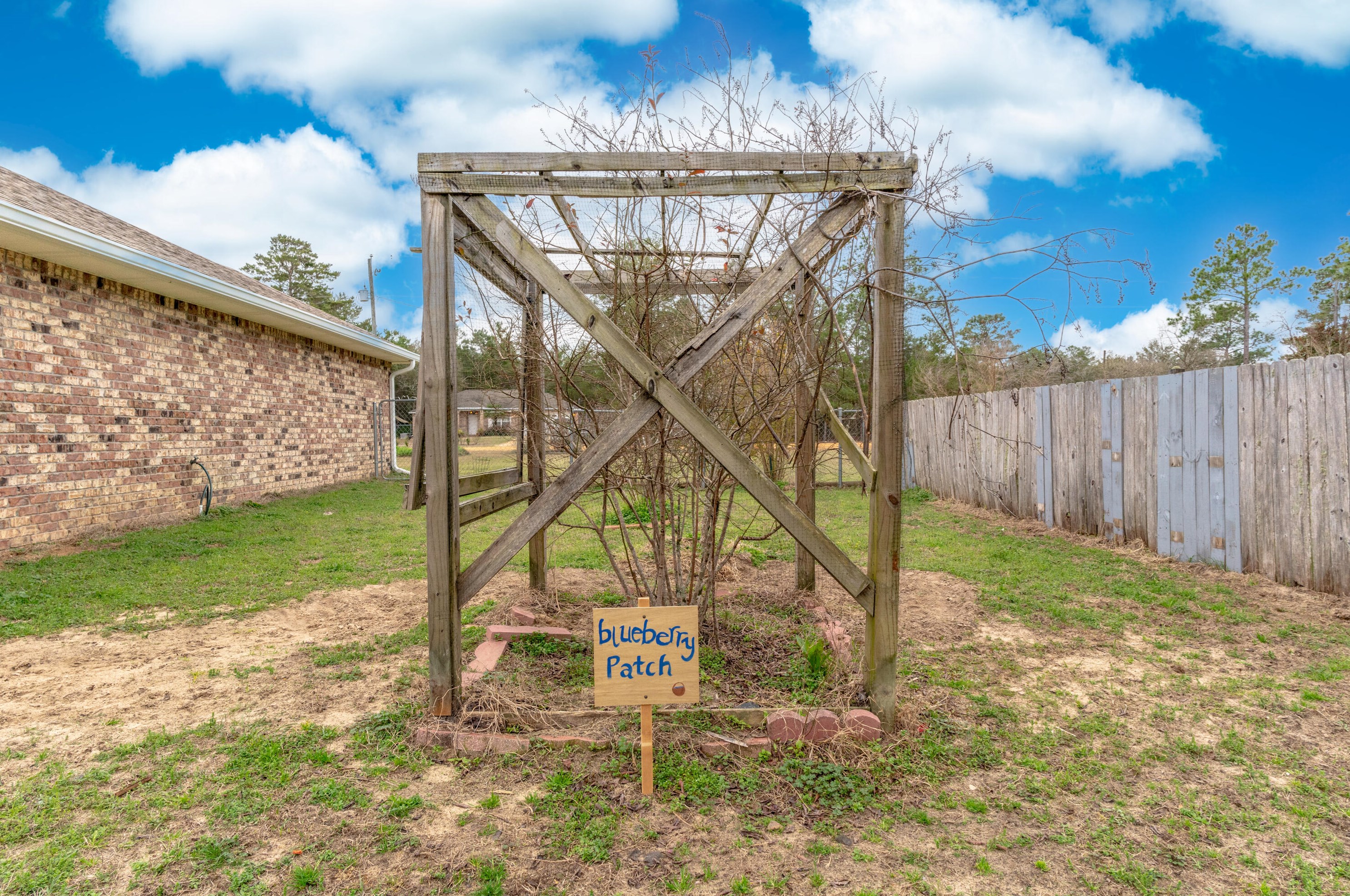 4037 Randi Rd, Crestview FL  32539-6506 exterior