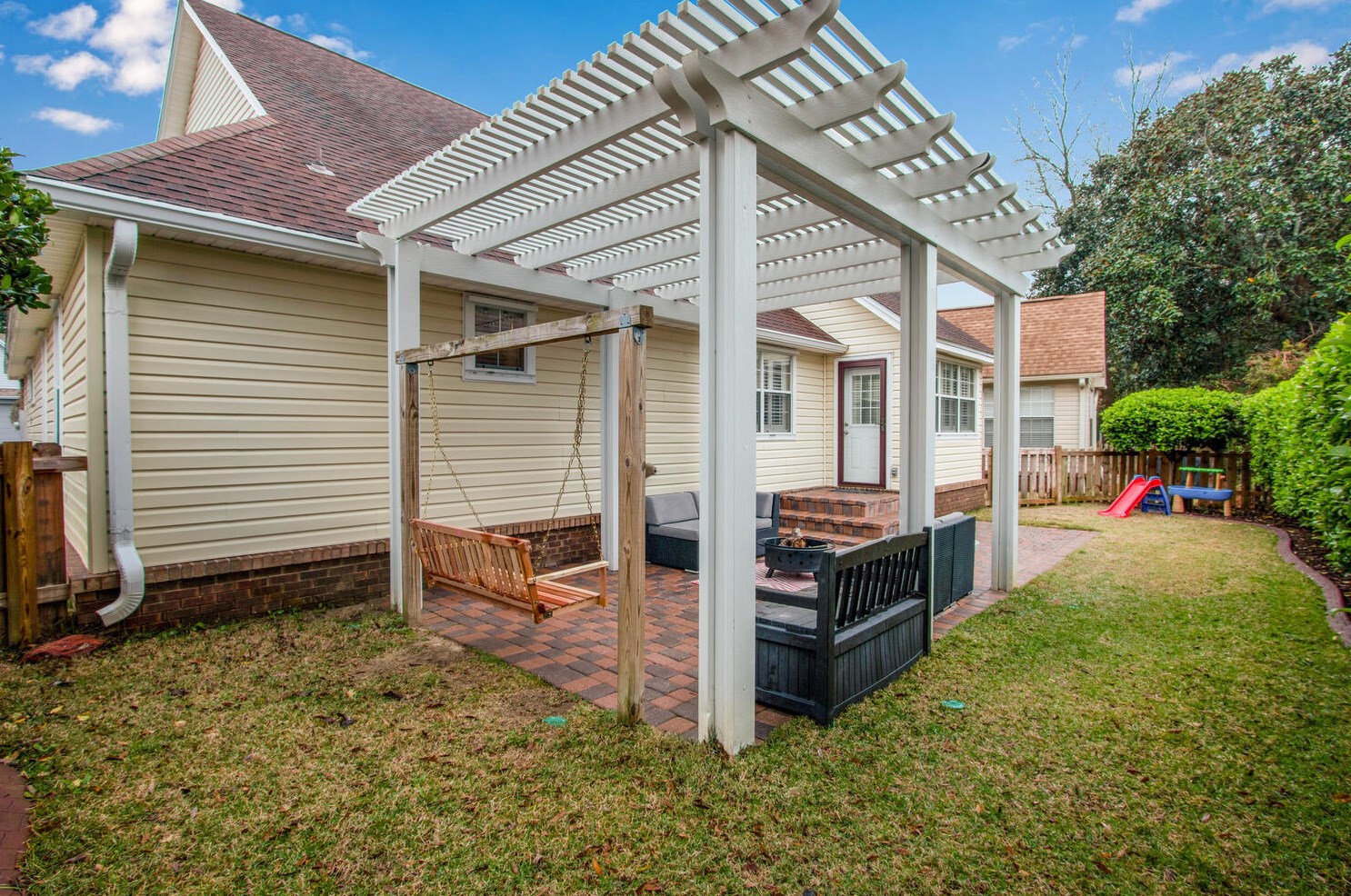 825 Fairway Lakes Dr, Niceville FL  32578-3843 exterior