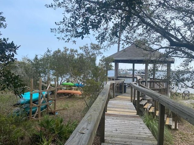 581 Radiant Cir, Mary Esther FL  32569-3424 exterior