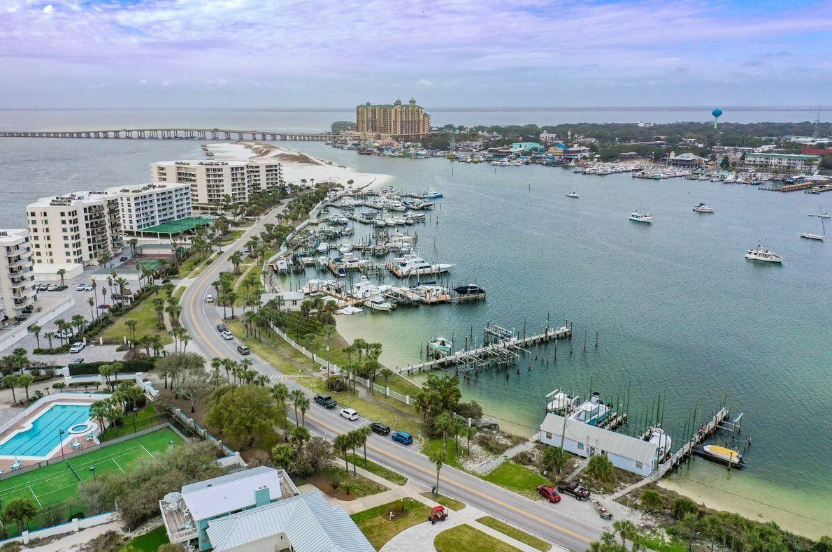 320 Gulf Shore Dr, Destin FL  32541-3090 exterior