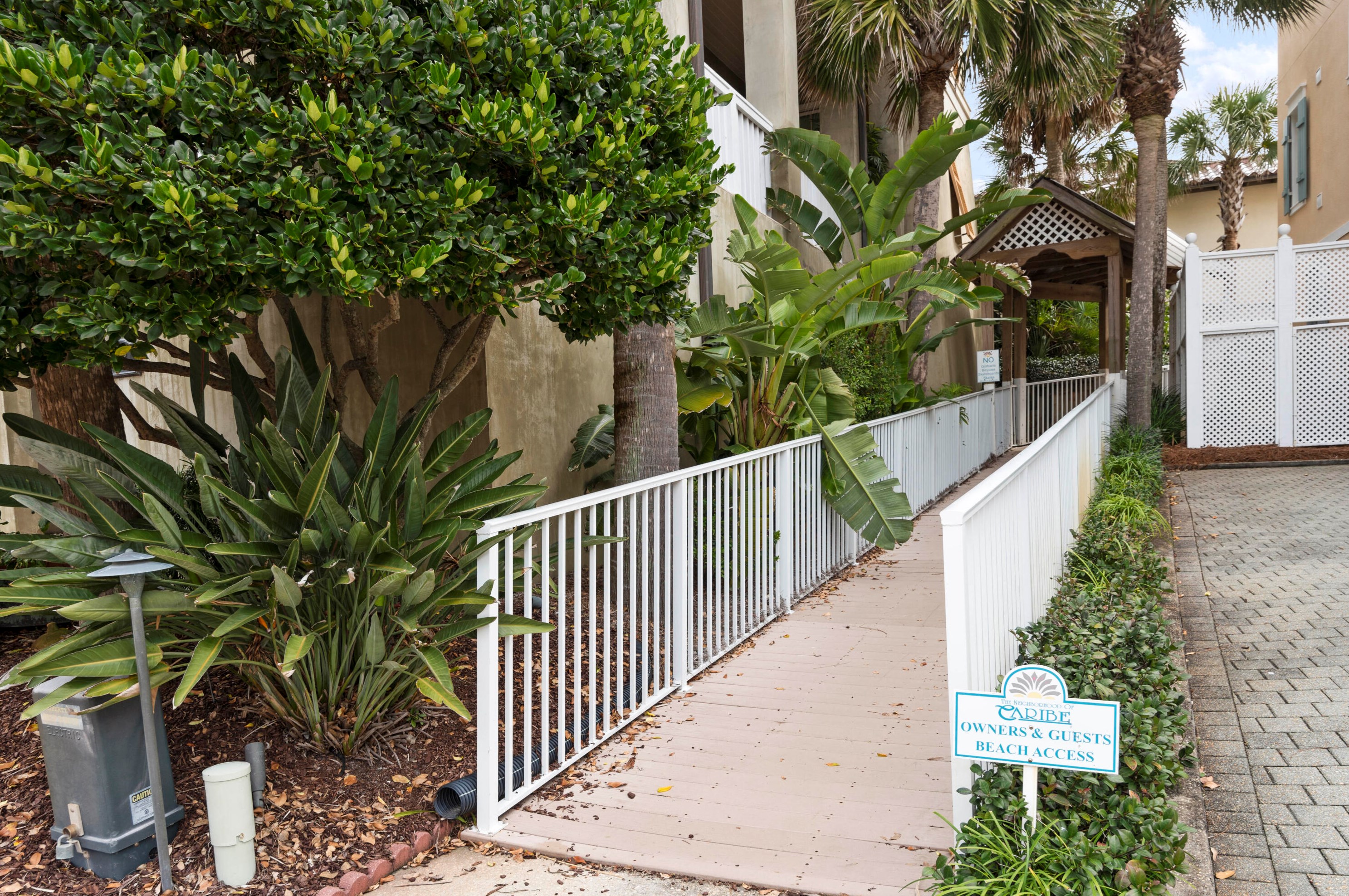 37 Rue Martine, Destin FL  32550-4909 exterior