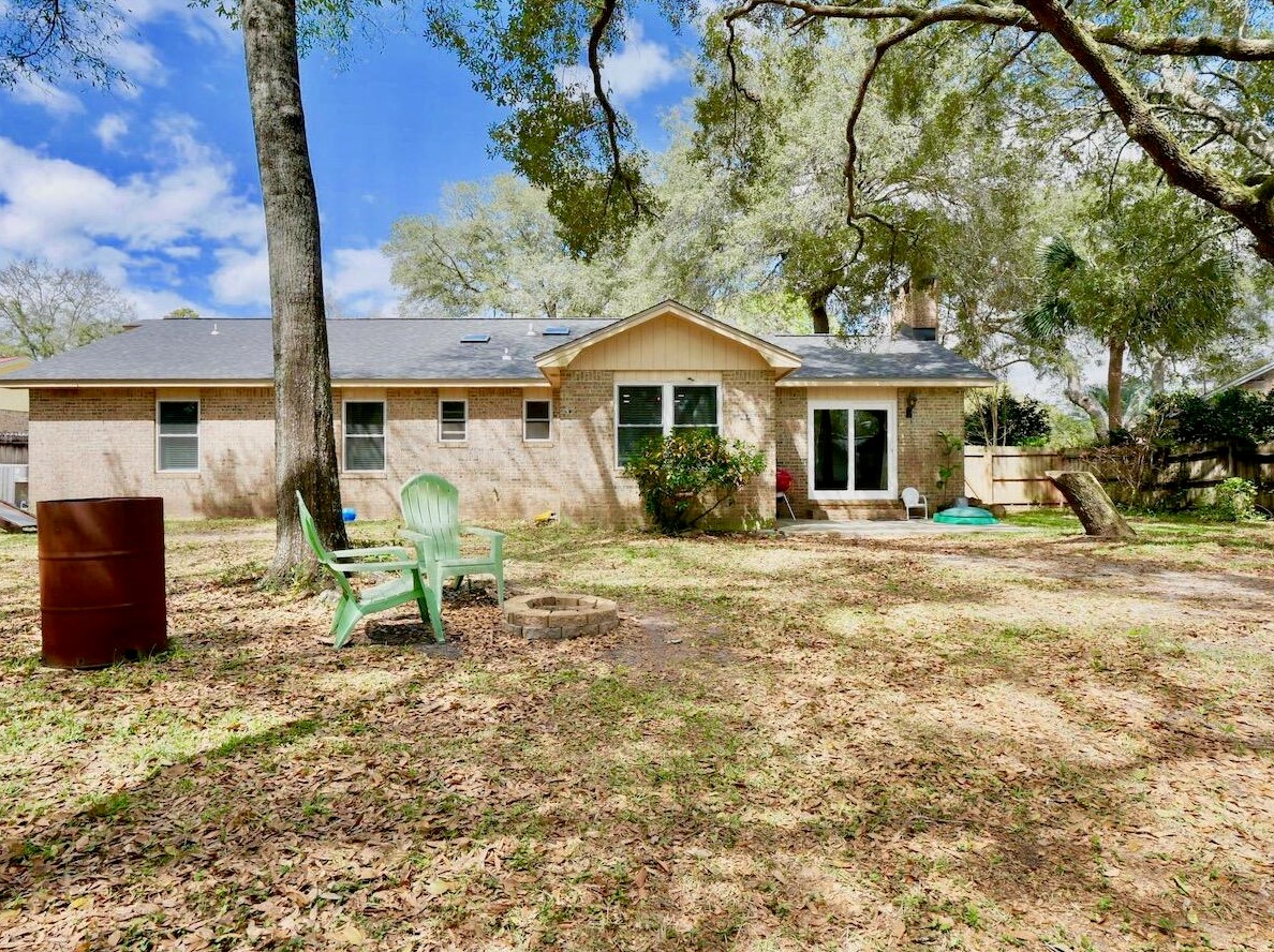 417 Baywood Dr, Niceville FL  32578-2902 exterior