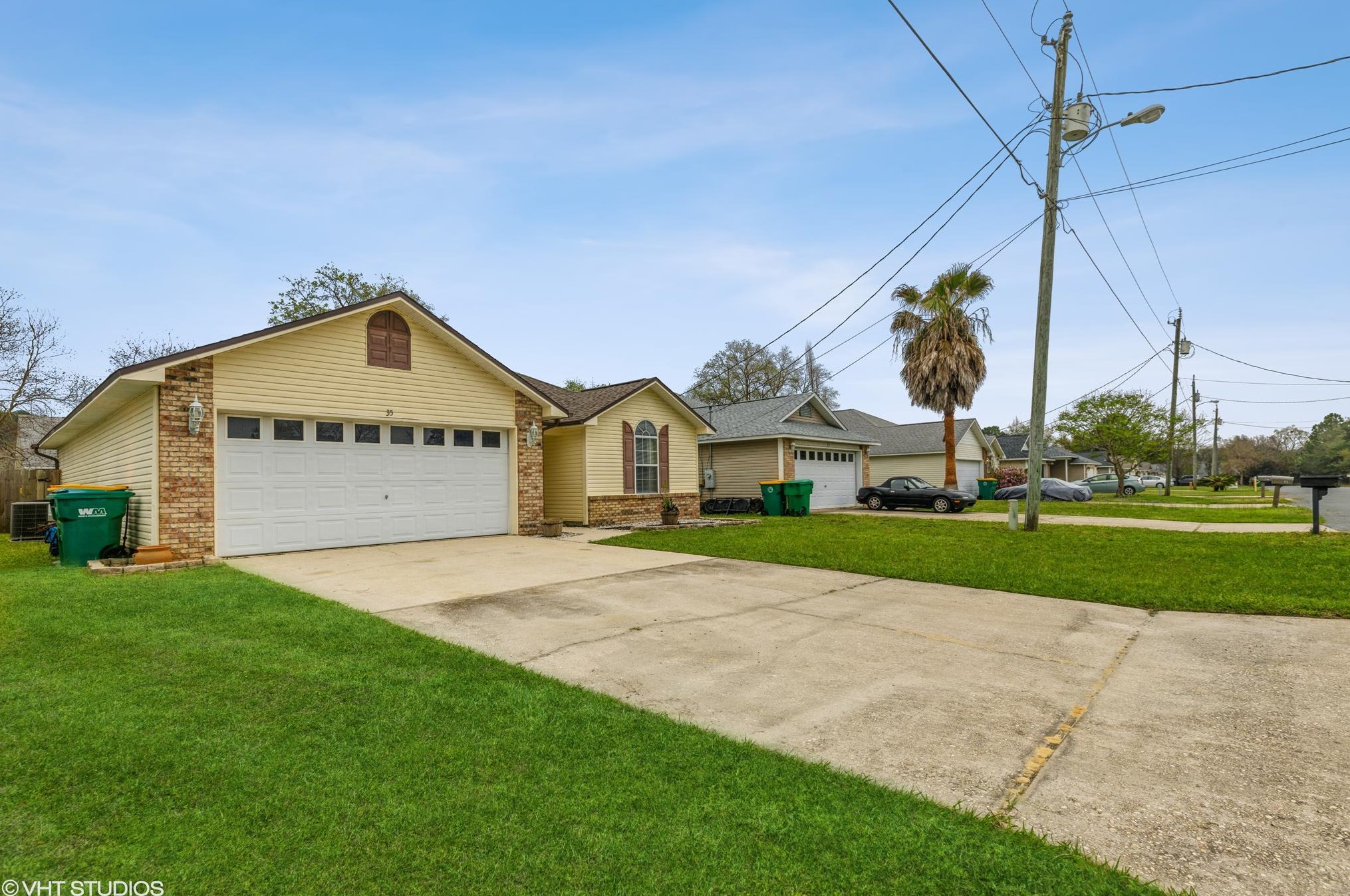 35 Kathleen Dr, Mary Esther FL  32569-2136 exterior