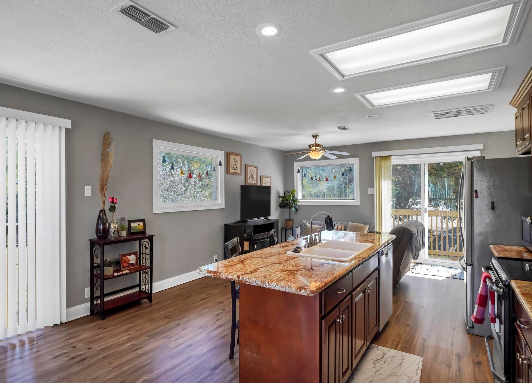 3049 Highway 98, Mary Esther FL  32569-1367 exterior