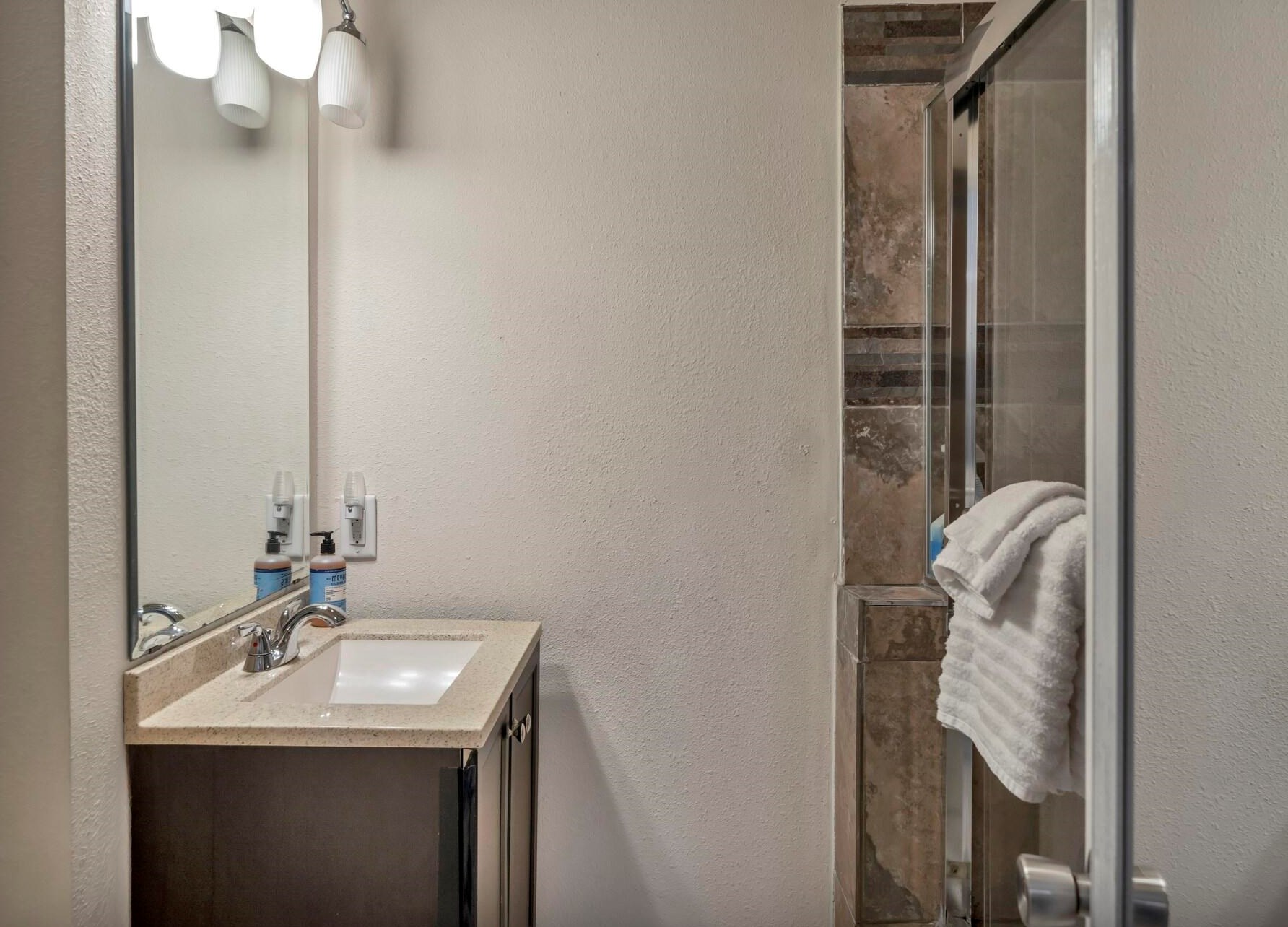 3049 Highway 98, Mary Esther FL  32569-1367 exterior