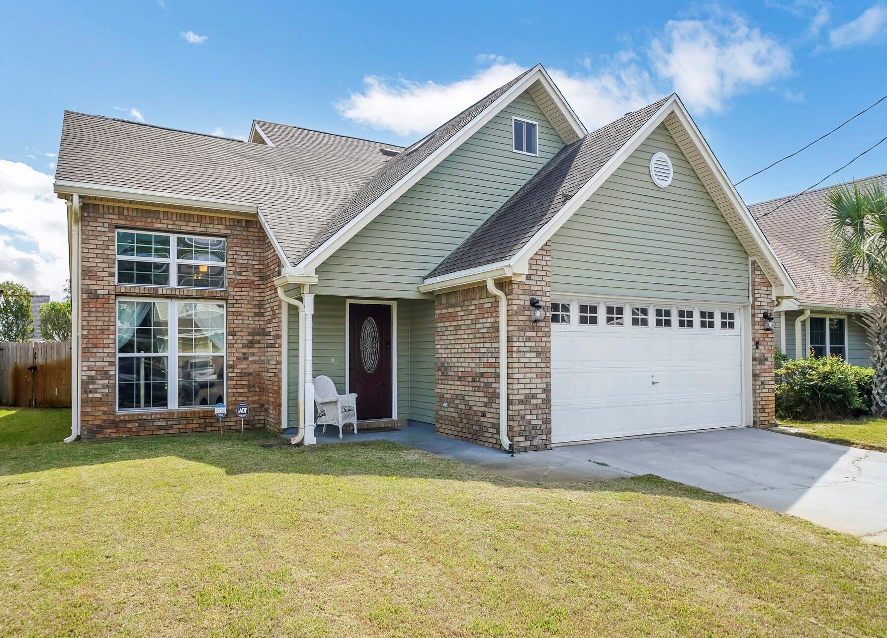 422 Sandy Ridge Cir, Mary Esther FL  32569-2112 exterior