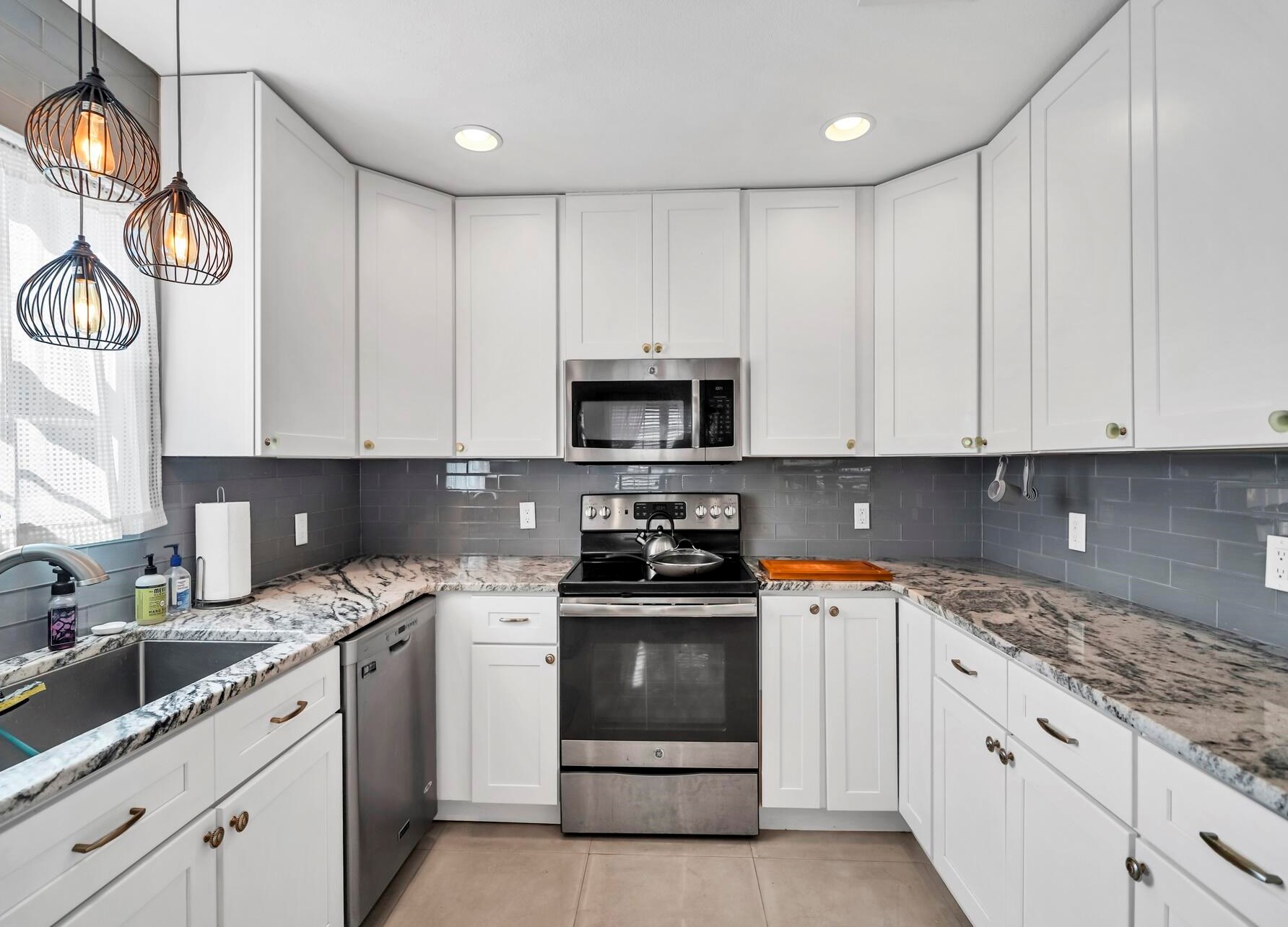 422 Sandy Ridge Cir, Mary Esther FL  32569-2112 exterior