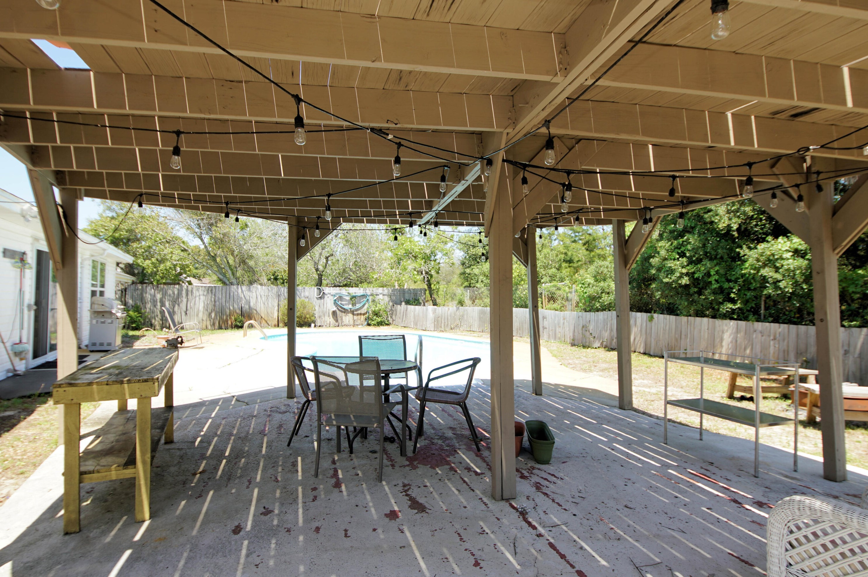 1039 Blvd De Ln Parisienne, Mary Esther FL  32569-2312 exterior