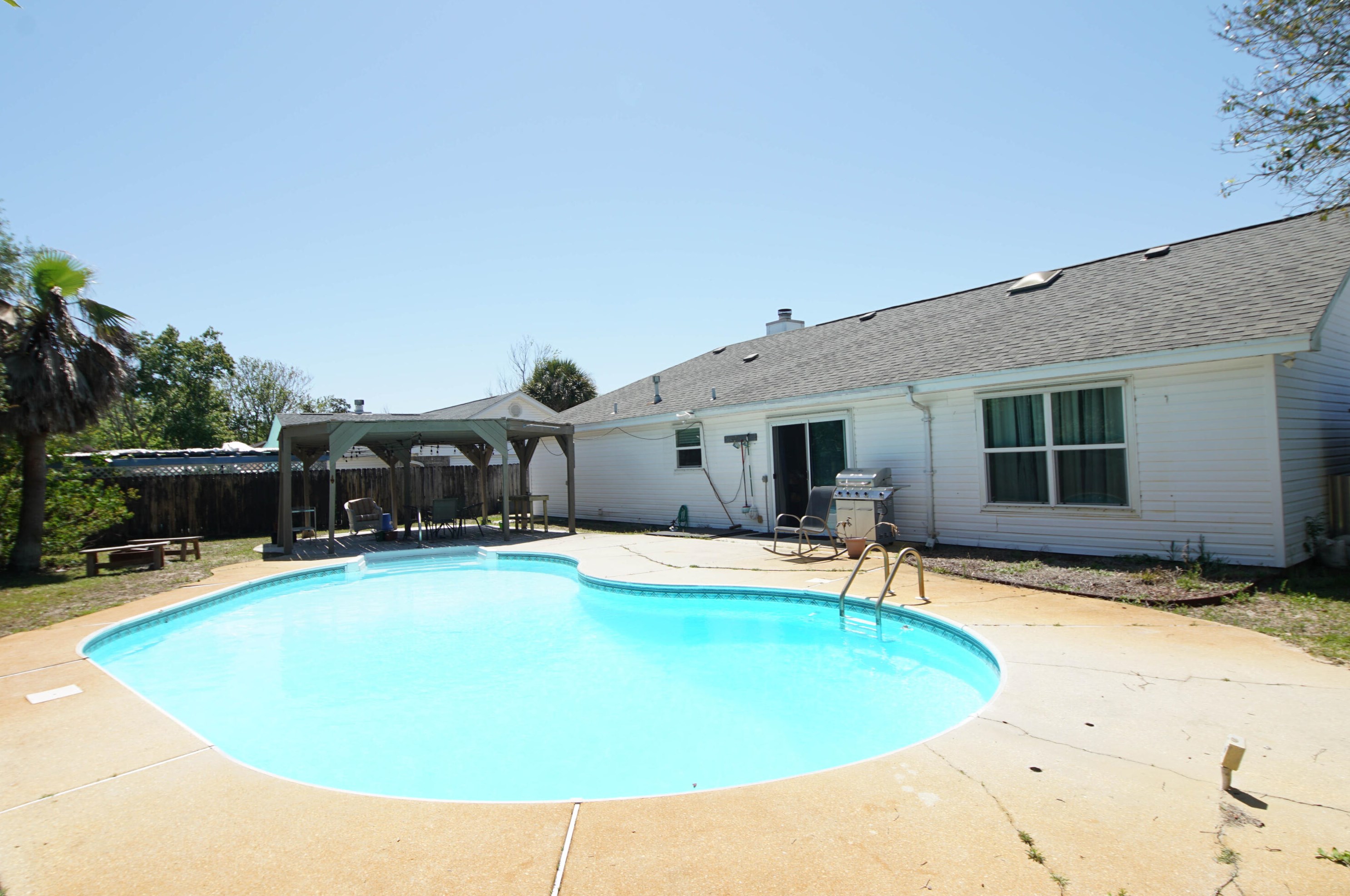 1039 Blvd De Ln Parisienne, Mary Esther FL  32569-2312 exterior