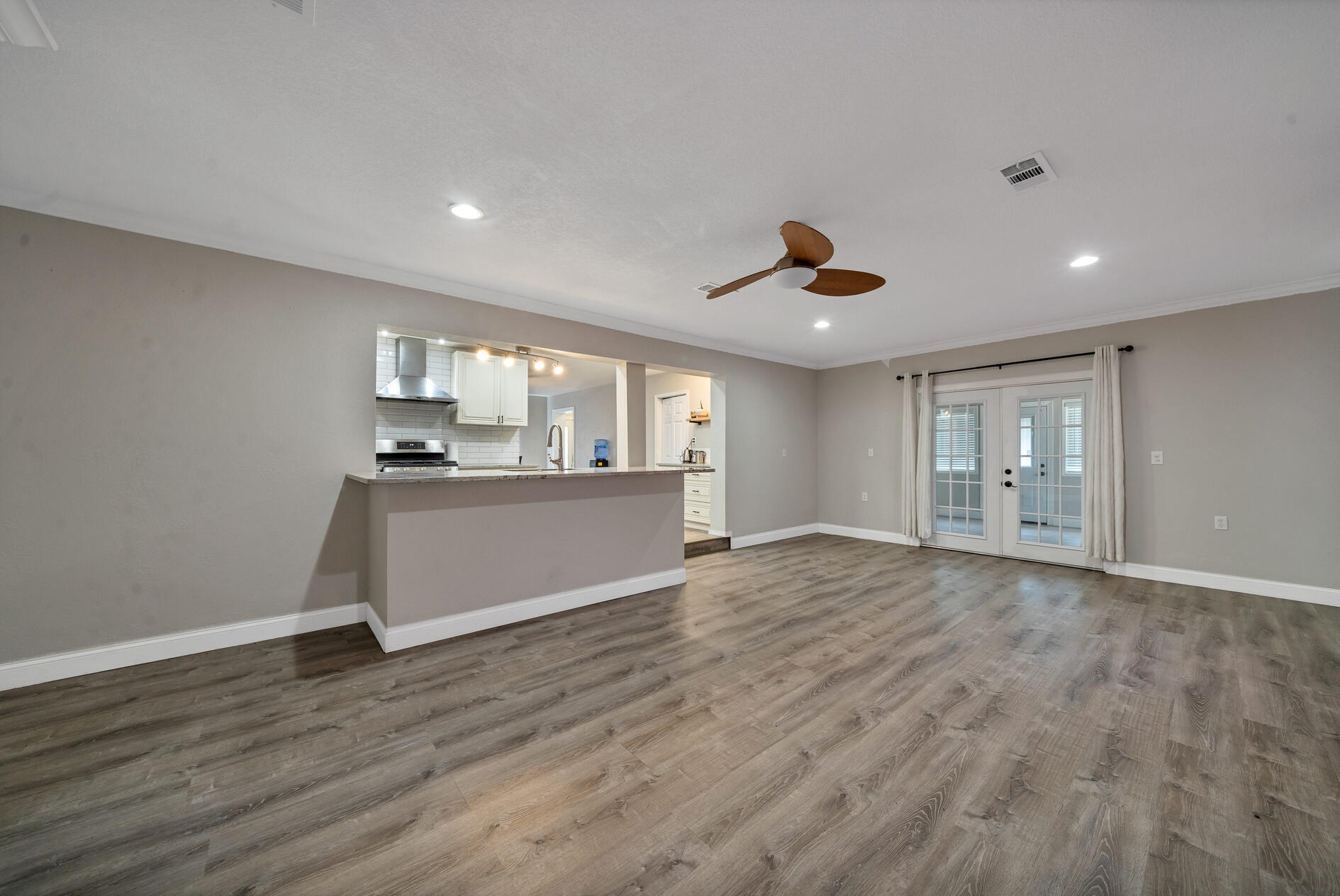 37 Ferry Rd, Fort Walton Beach FL  32548-5169 exterior