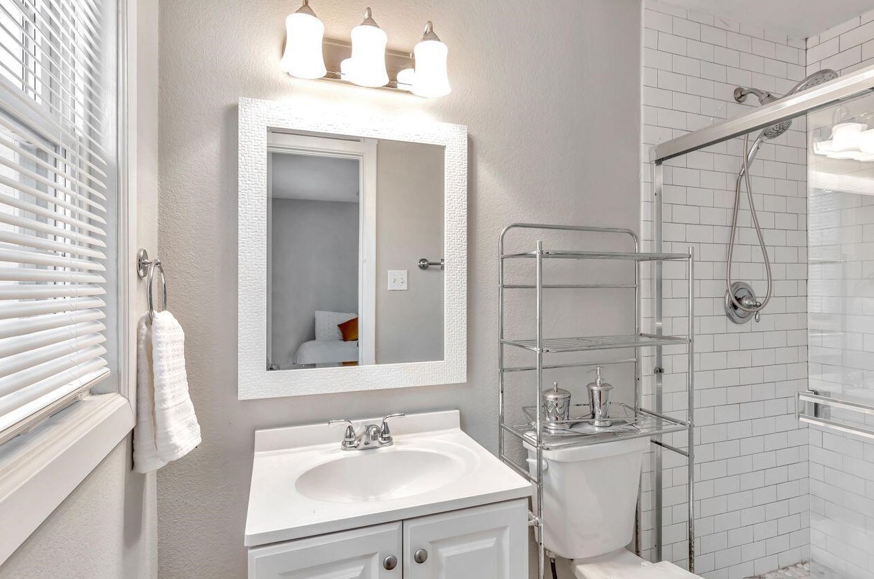 16 Azalea Dr, Mary Esther FL  32569-2054 exterior