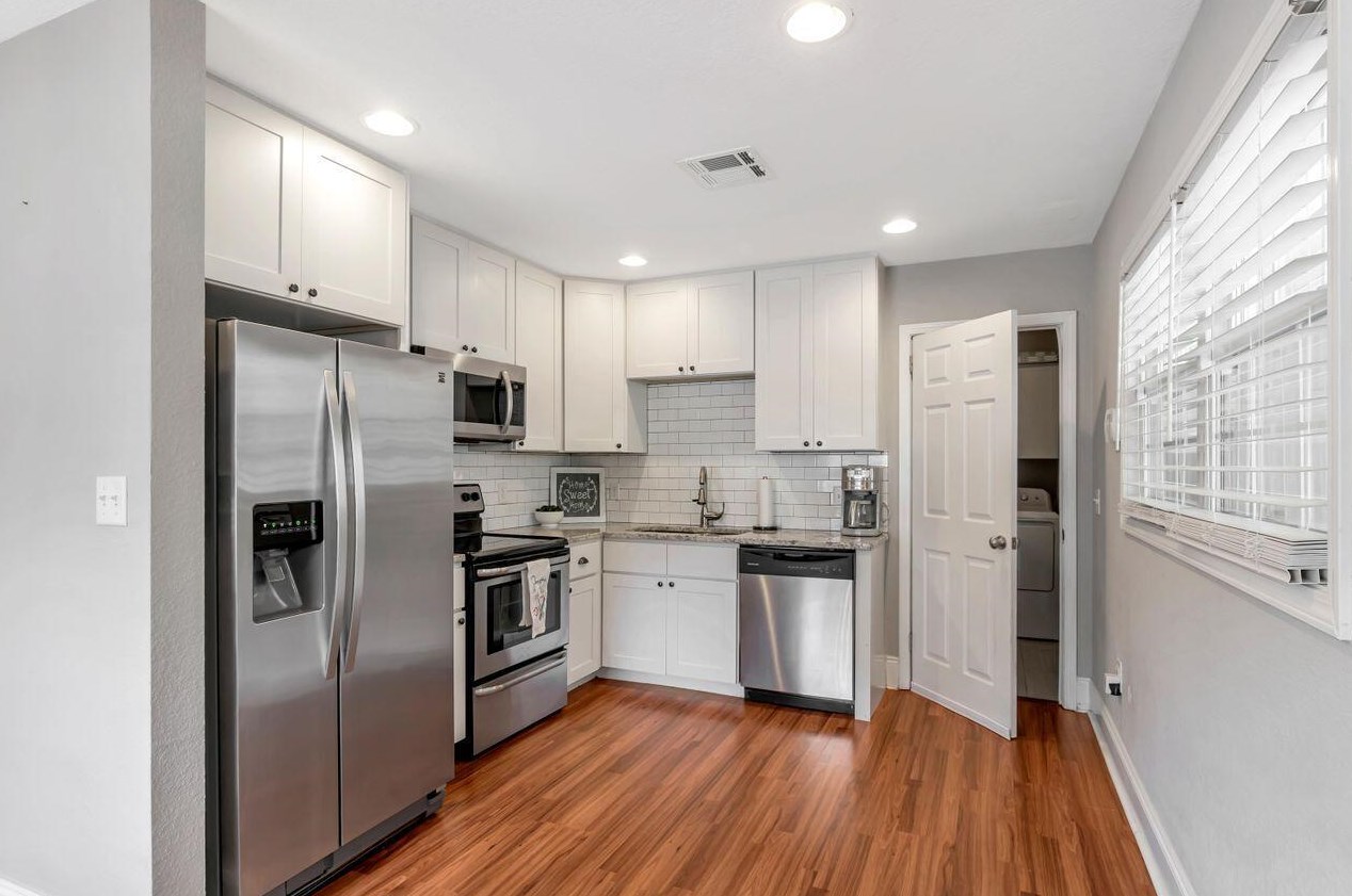 16 Azalea Dr, Mary Esther FL  32569-2054 exterior