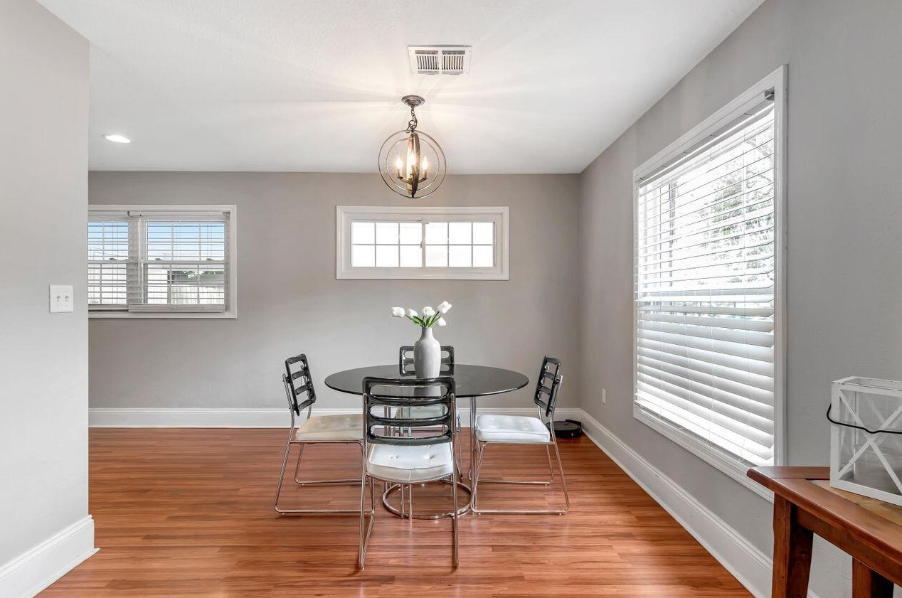 16 Azalea Dr, Mary Esther FL  32569-2054 exterior