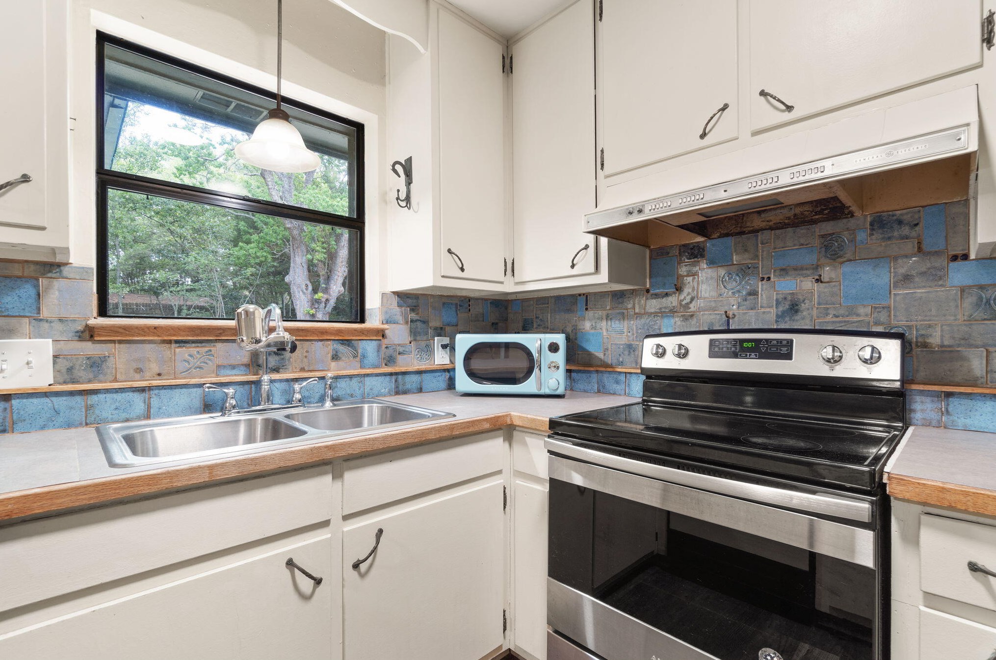 711 Marcia Cir, Mary Esther FL  32569-2014 exterior