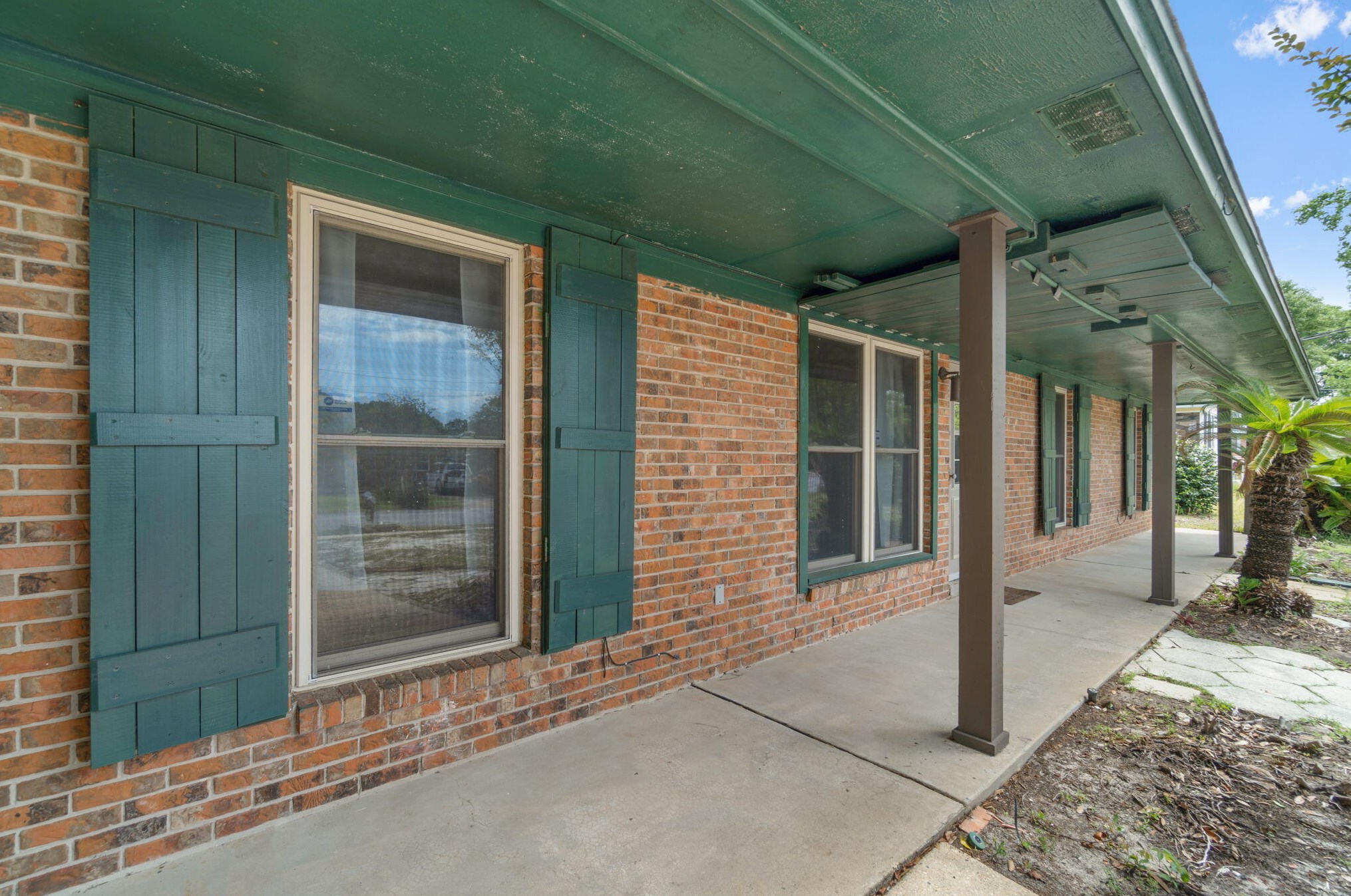 711 Marcia Cir, Mary Esther FL  32569-2014 exterior