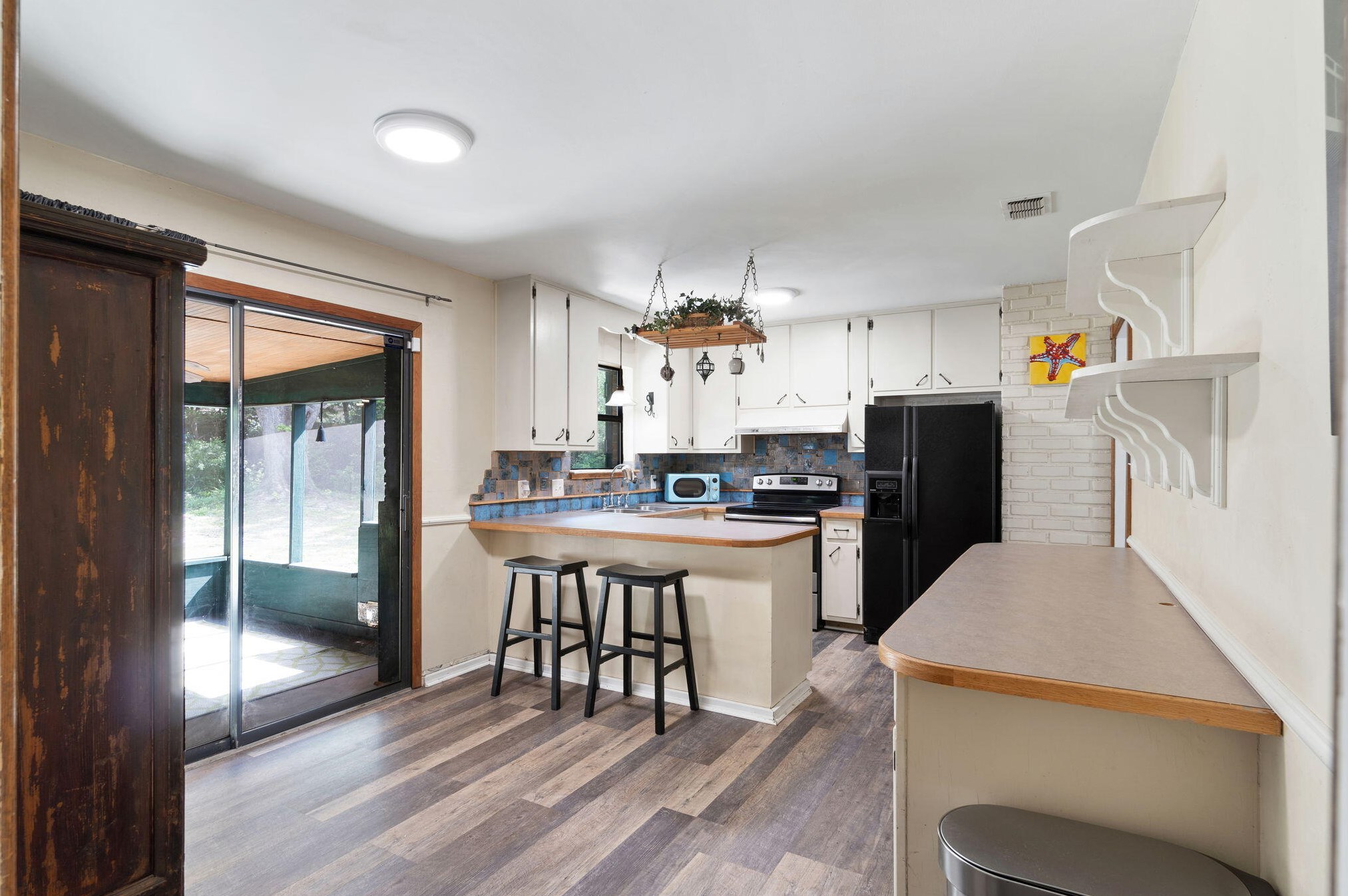 711 Marcia Cir, Mary Esther FL  32569-2014 exterior