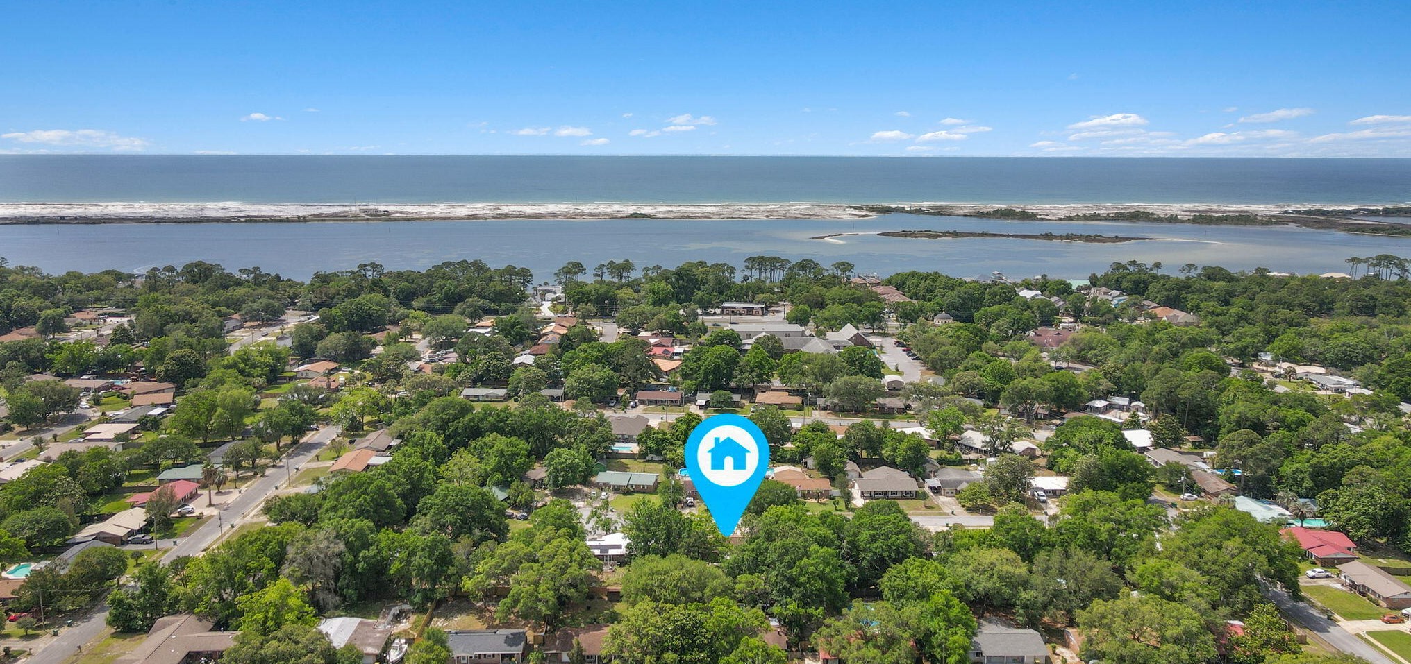 711 Marcia Cir, Mary Esther FL  32569-2014 exterior