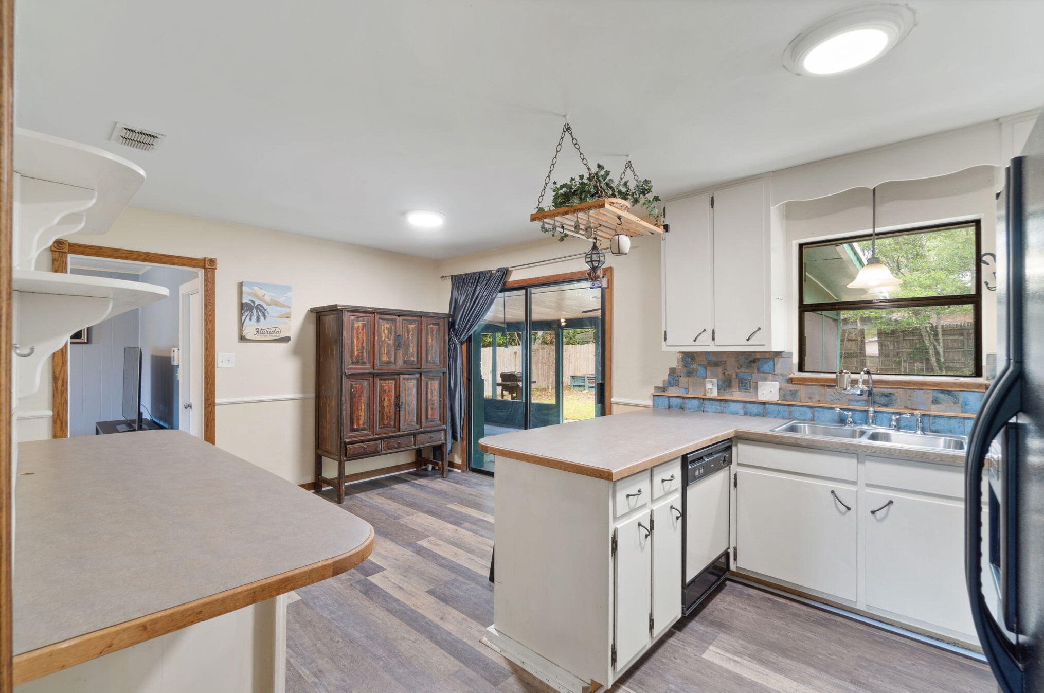 711 Marcia Cir, Mary Esther FL  32569-2014 exterior