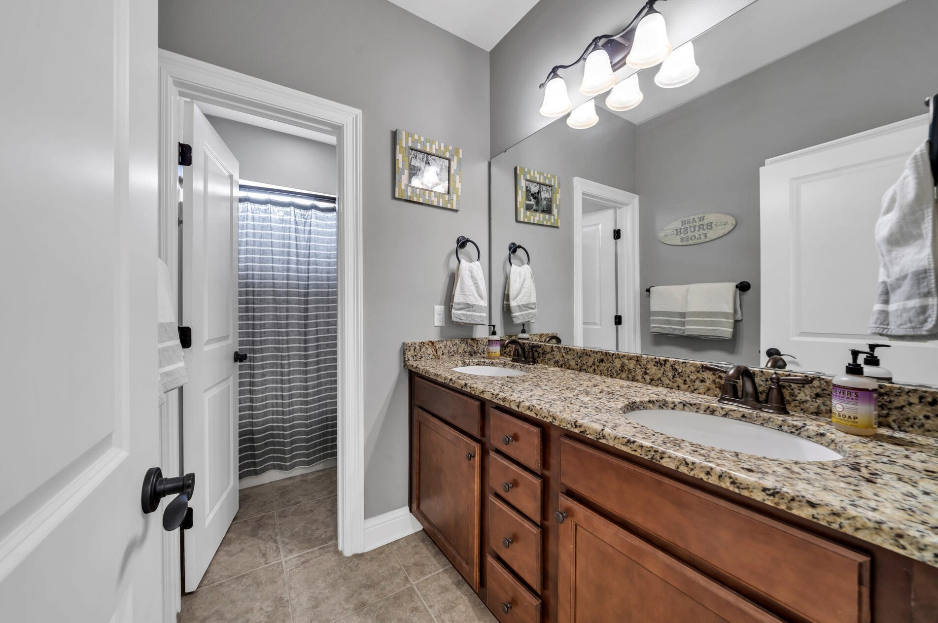 571 Falcon Trl, Niceville FL  32578-1061 exterior