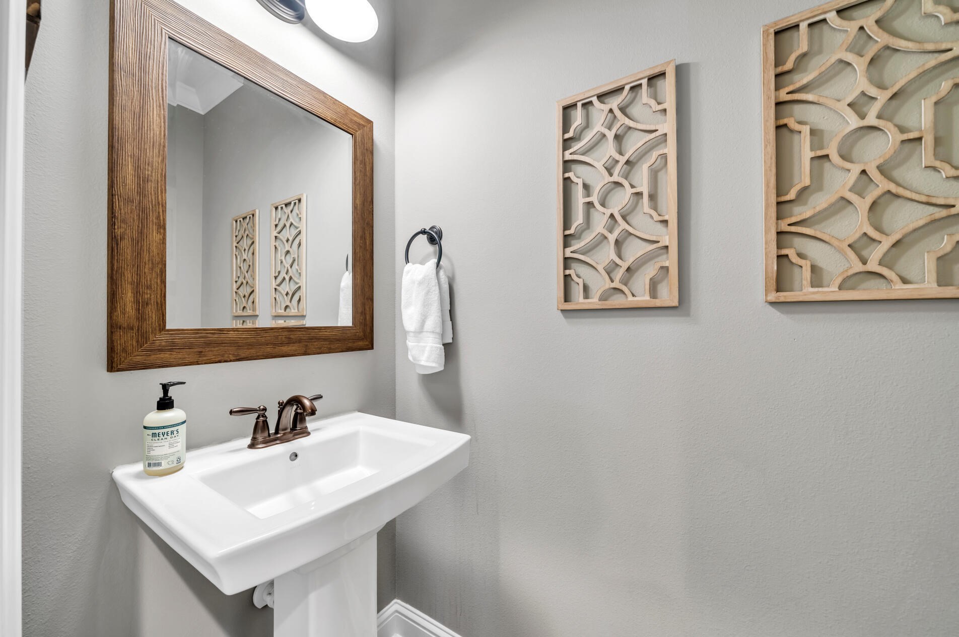 571 Falcon Trl, Niceville FL  32578-1061 exterior