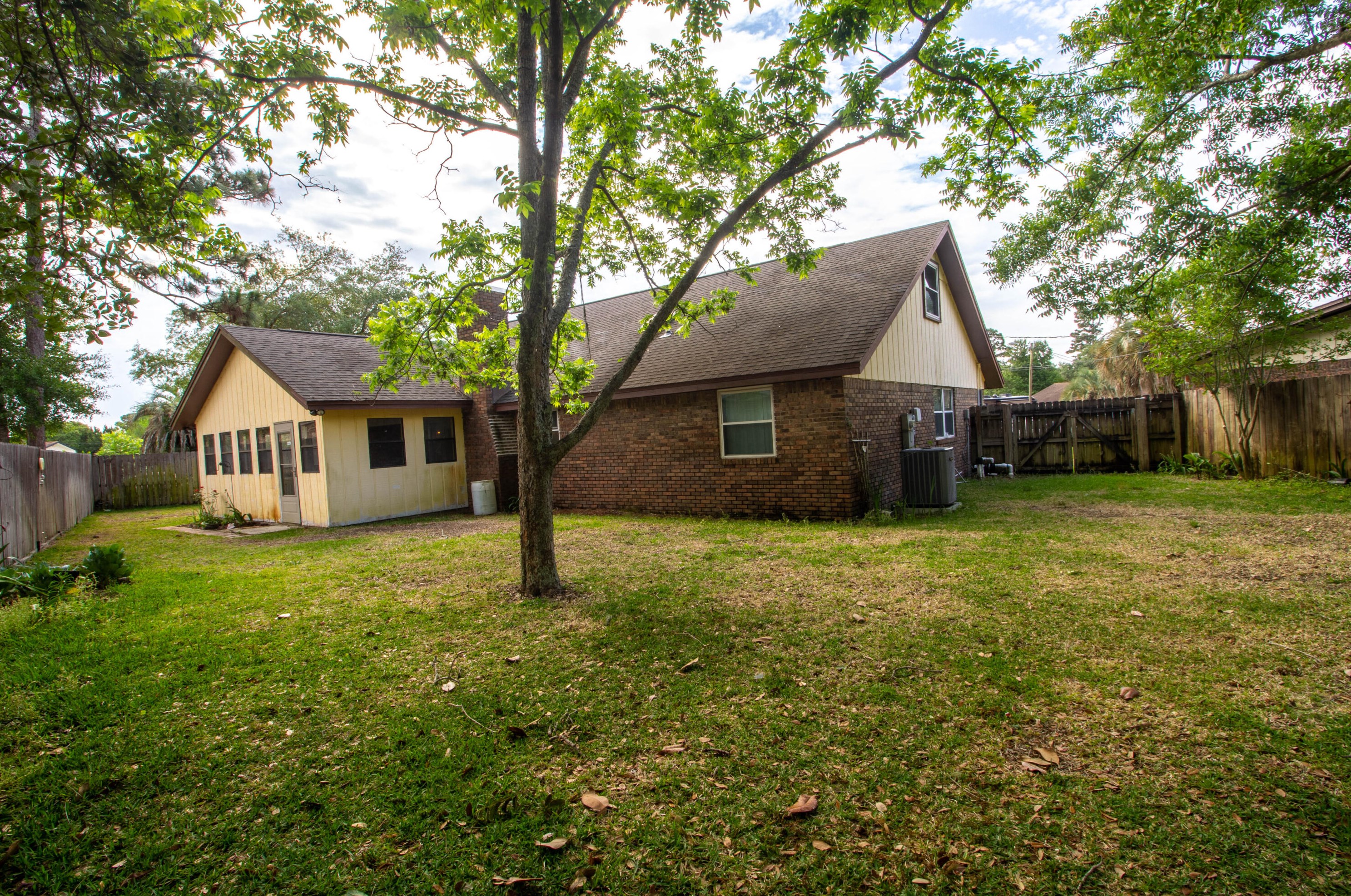 625 Ironwood Dr, Fort Walton Beach FL  32547-2939 exterior