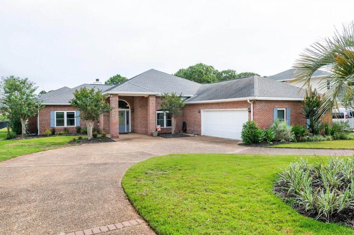 128 Country Club Dr, Destin FL  32541-4418 exterior