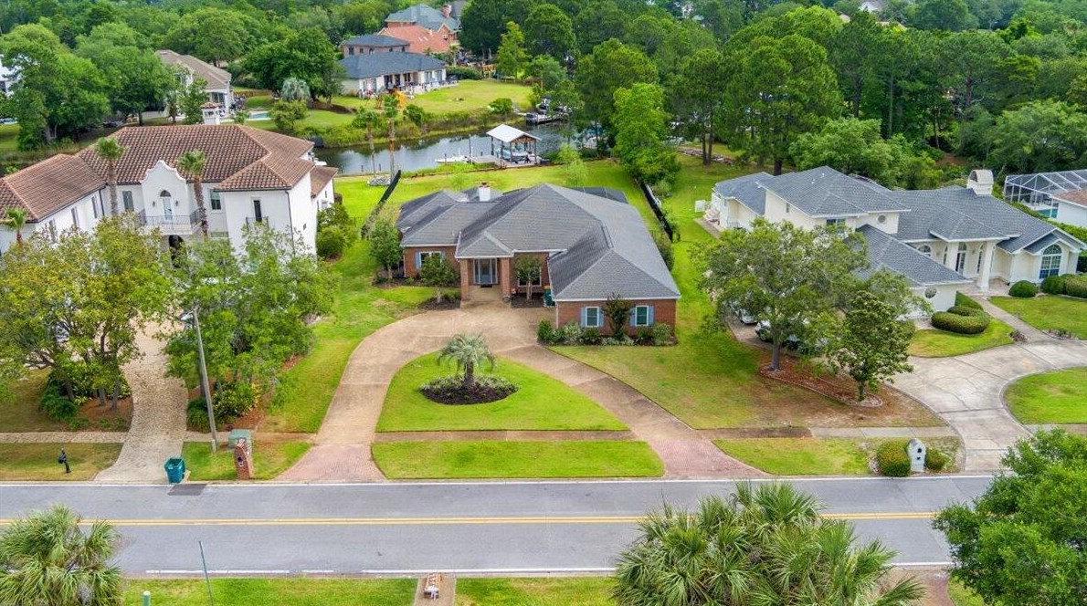 128 Country Club Dr, Destin FL  32541-4418 exterior