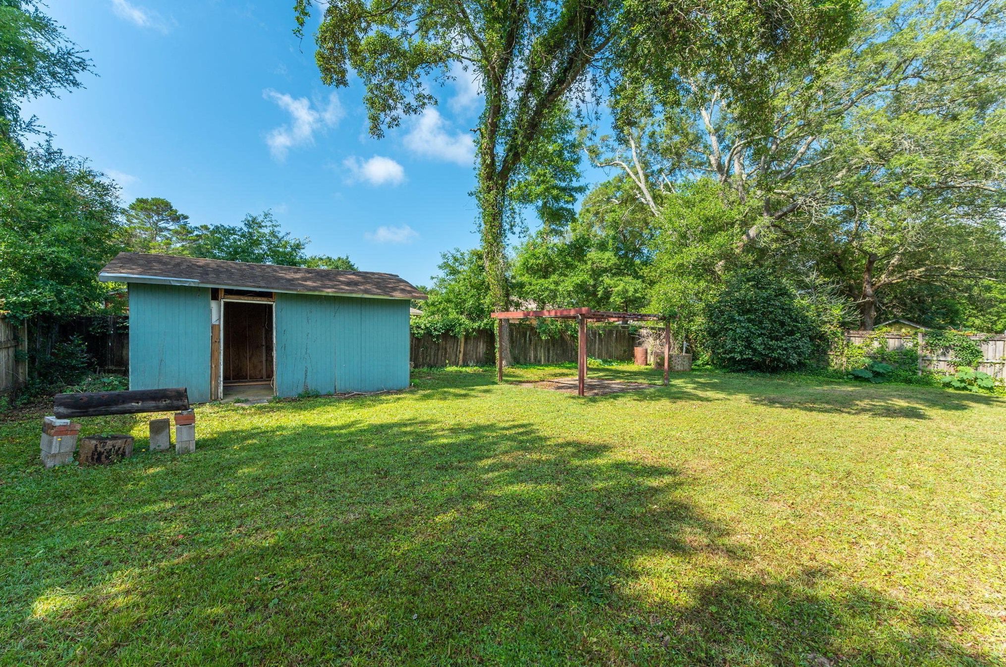 1408 23rd St, Niceville FL  32578-3325 exterior