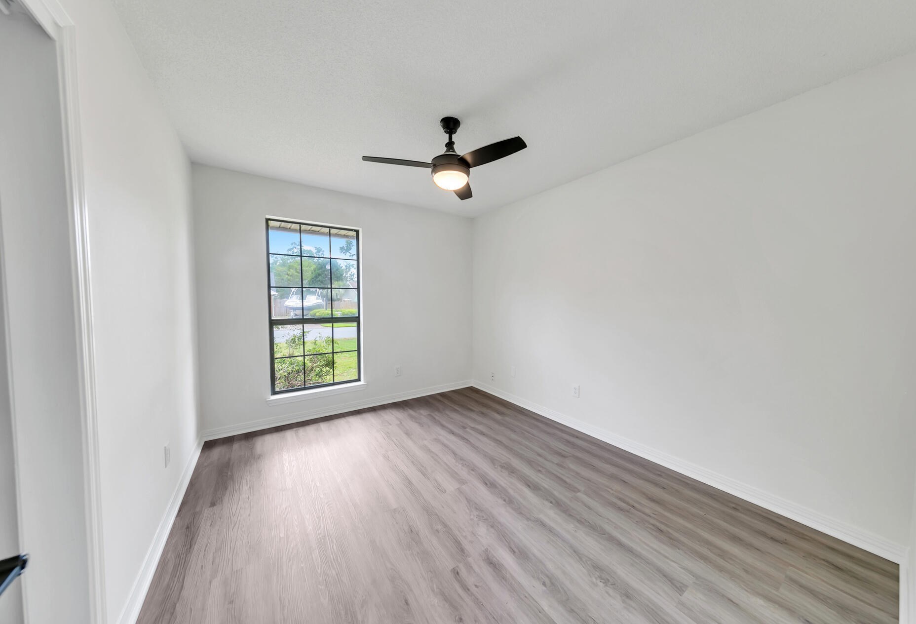 110 Long Pointe Dr, Mary Esther FL  32569-1343 exterior