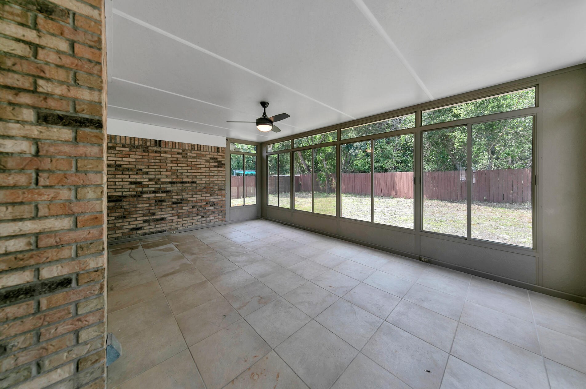 110 Long Pointe Dr, Mary Esther FL  32569-1343 exterior